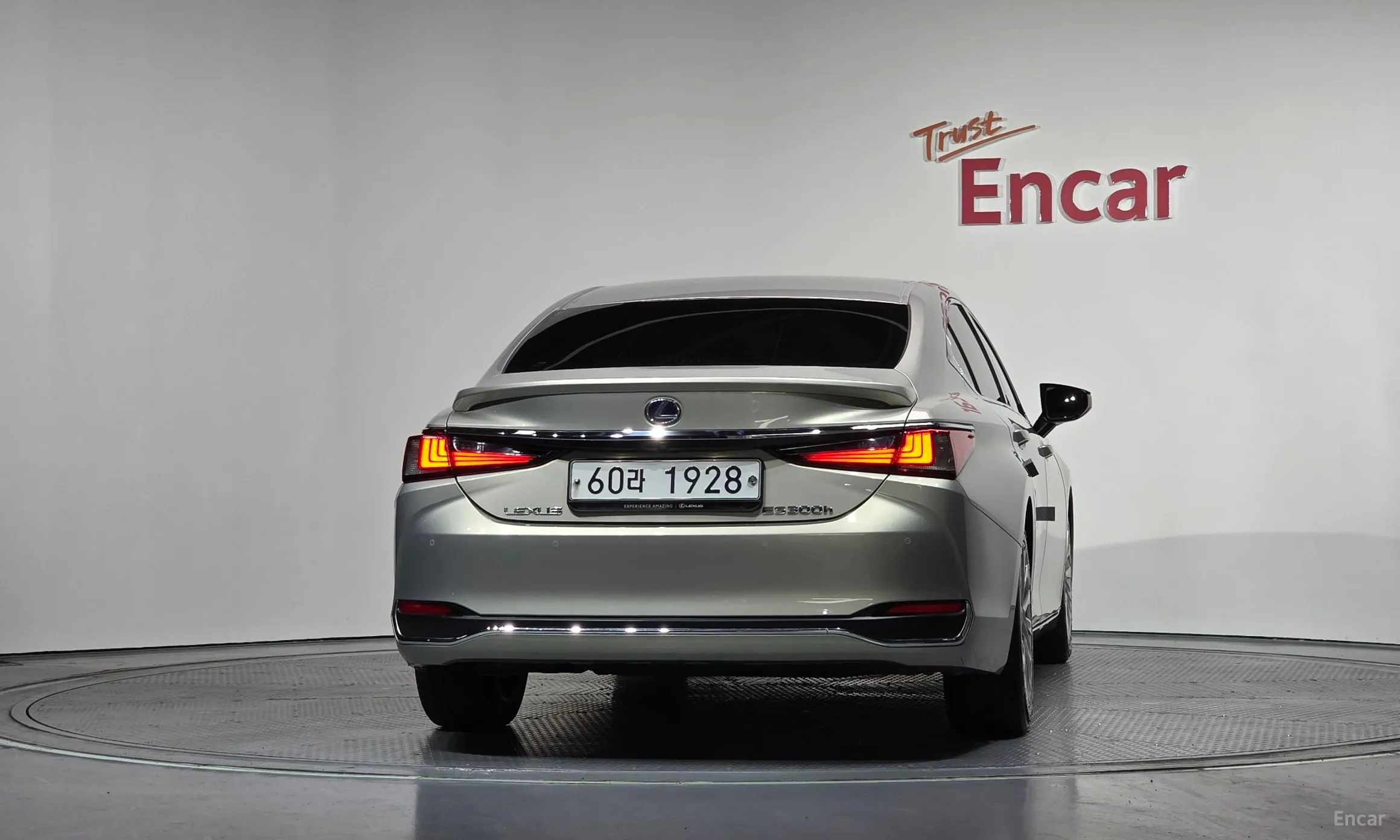 Lexus ES300h 7th Generation превью 4