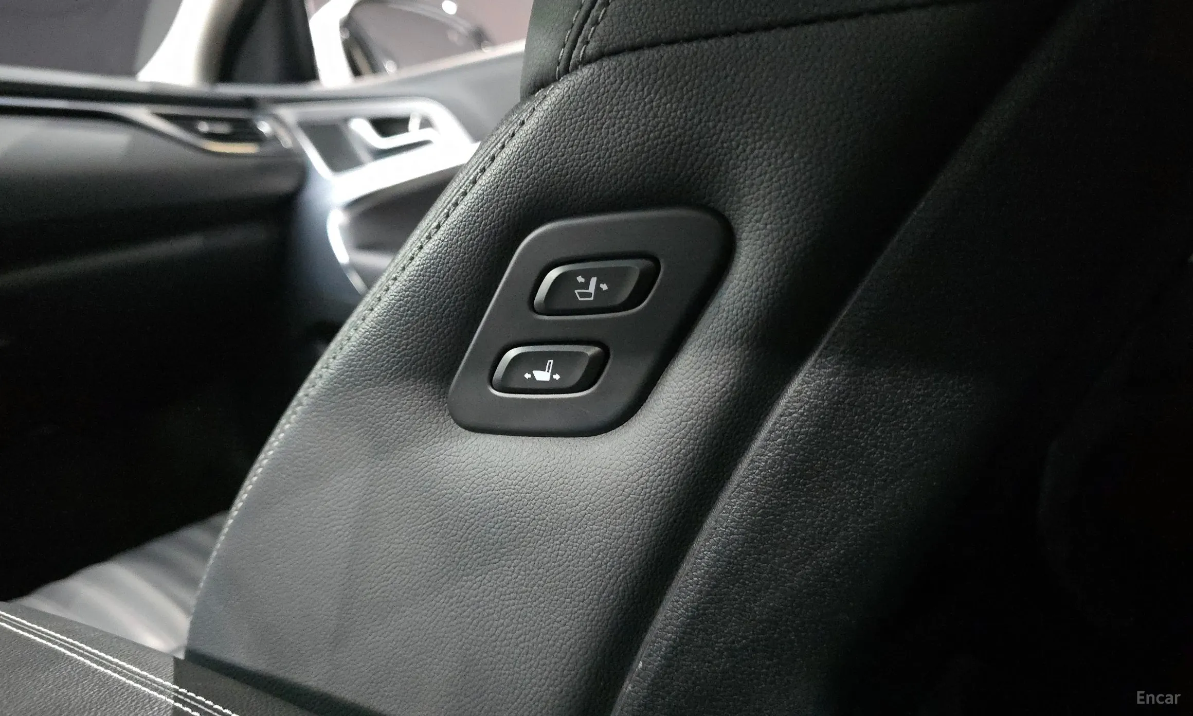 Genesis G70 превью 18