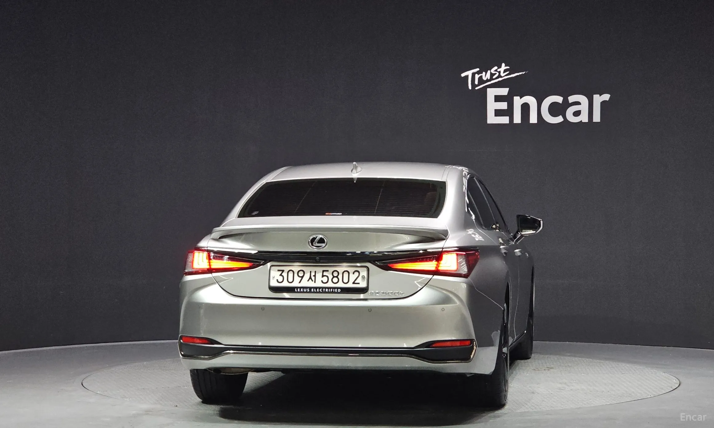 Lexus ES300h 7th Generation превью 4