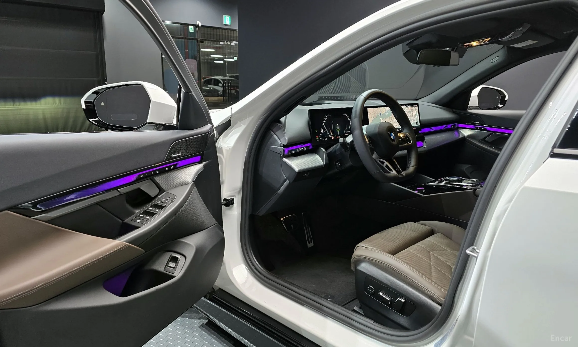 BMW 5 Series (G60) превью 11