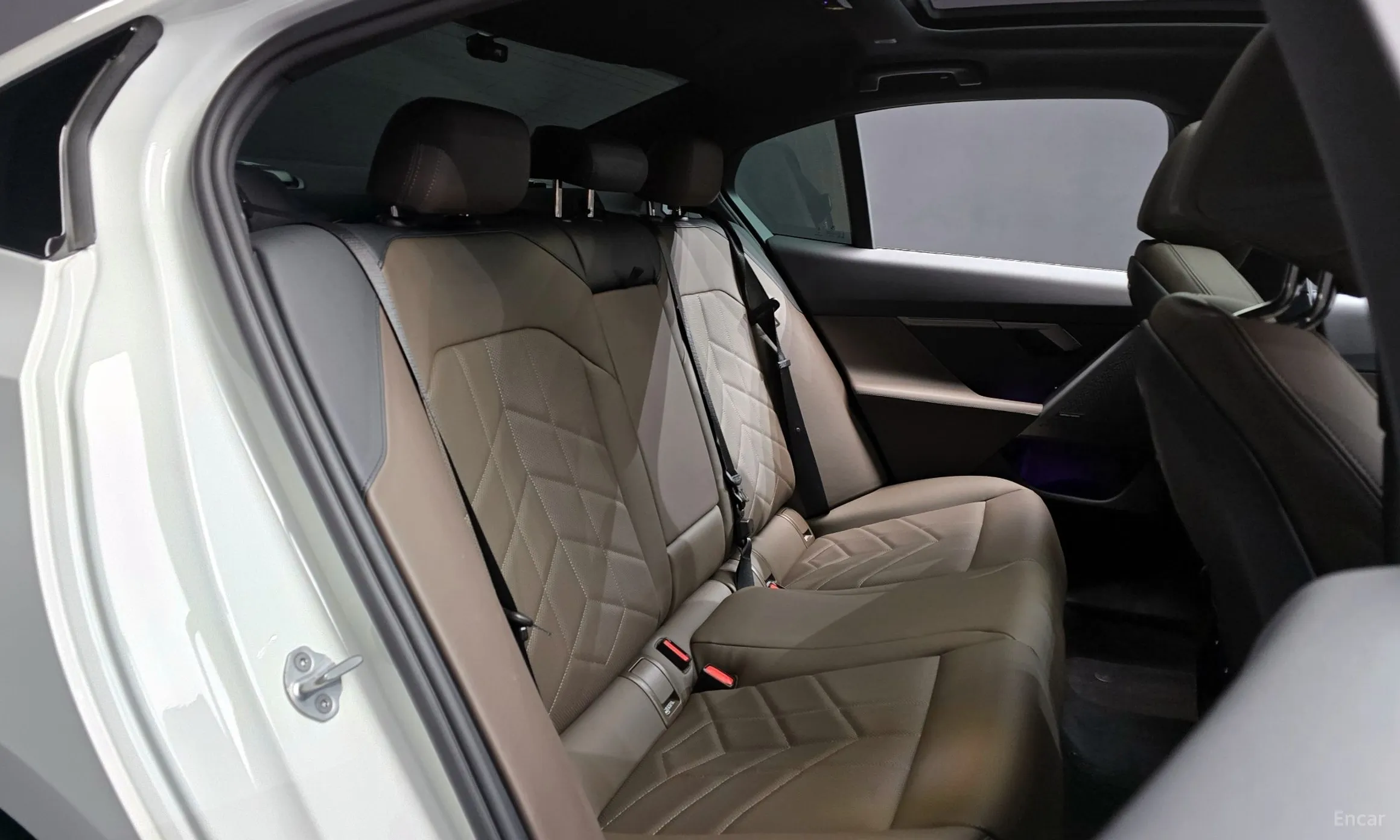 BMW 5 Series (G60) превью 12