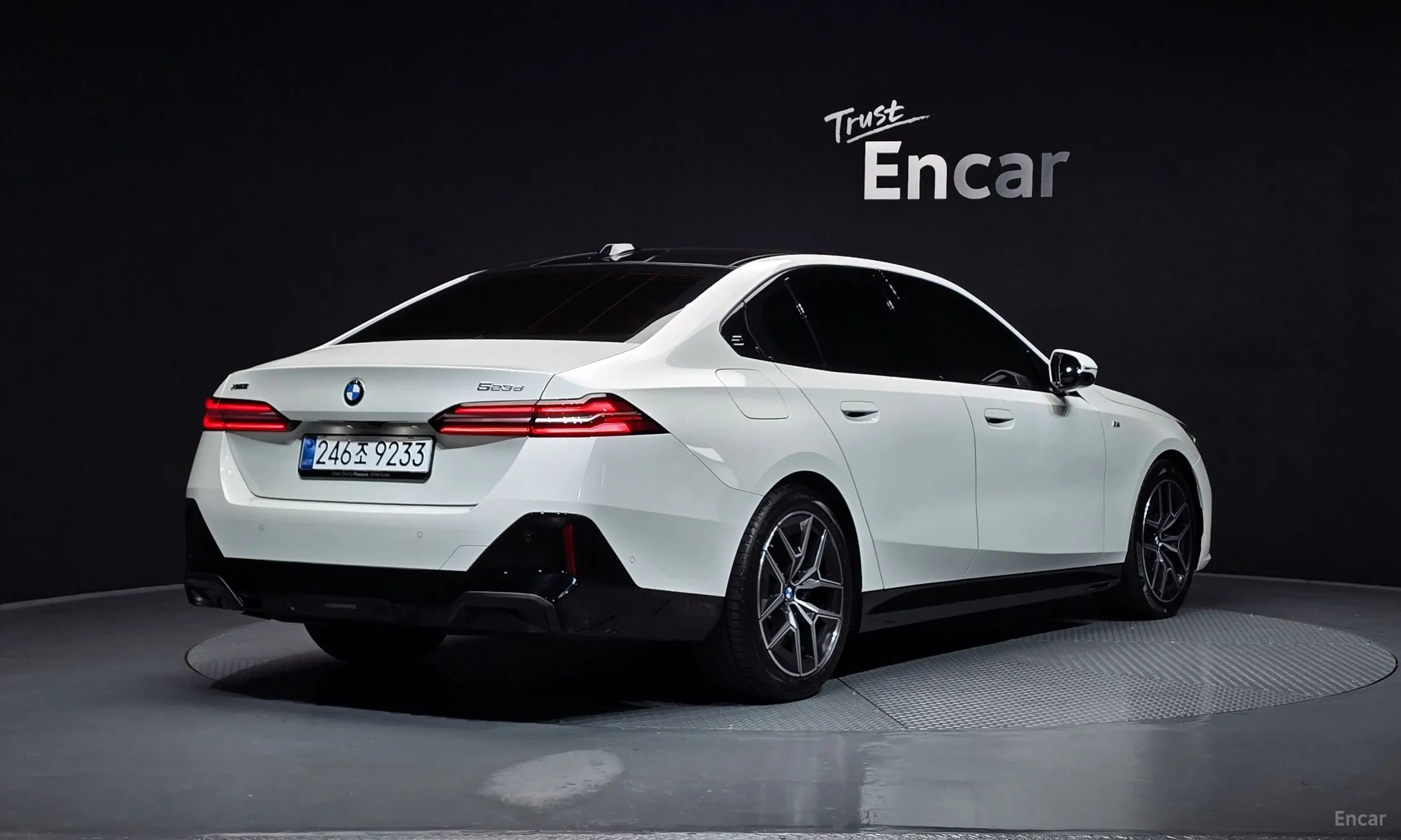BMW 5 Series (G60) превью 2