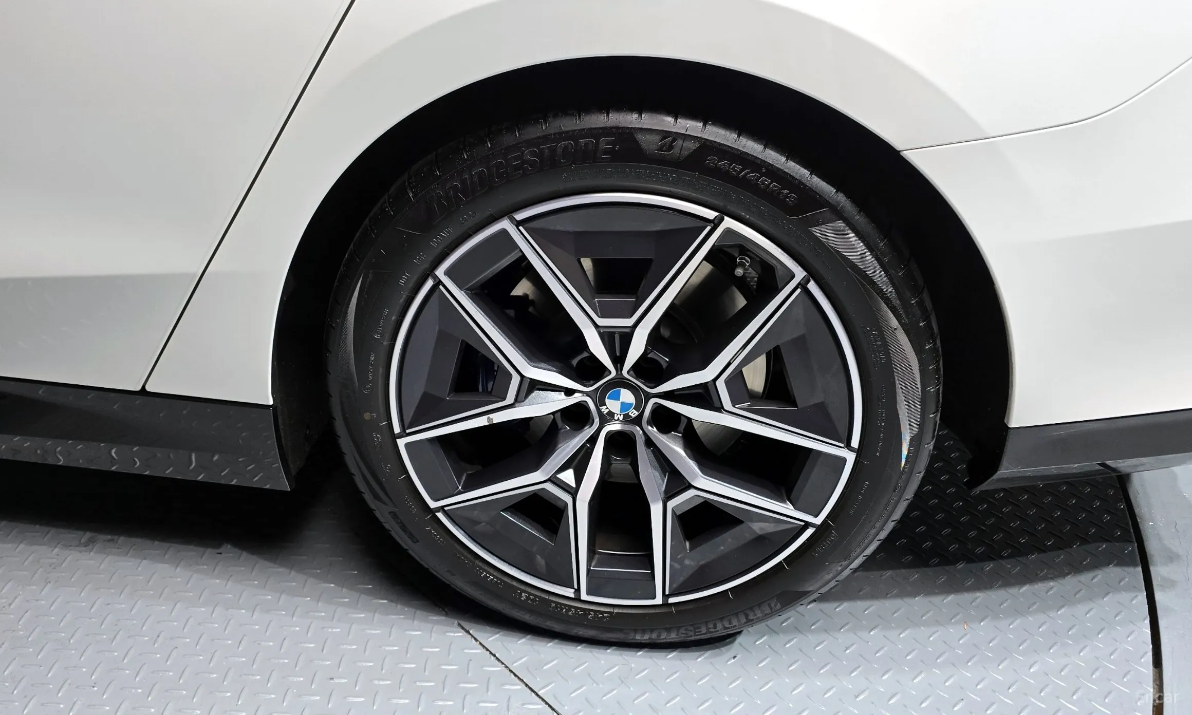 BMW 5 Series (G60) превью 5