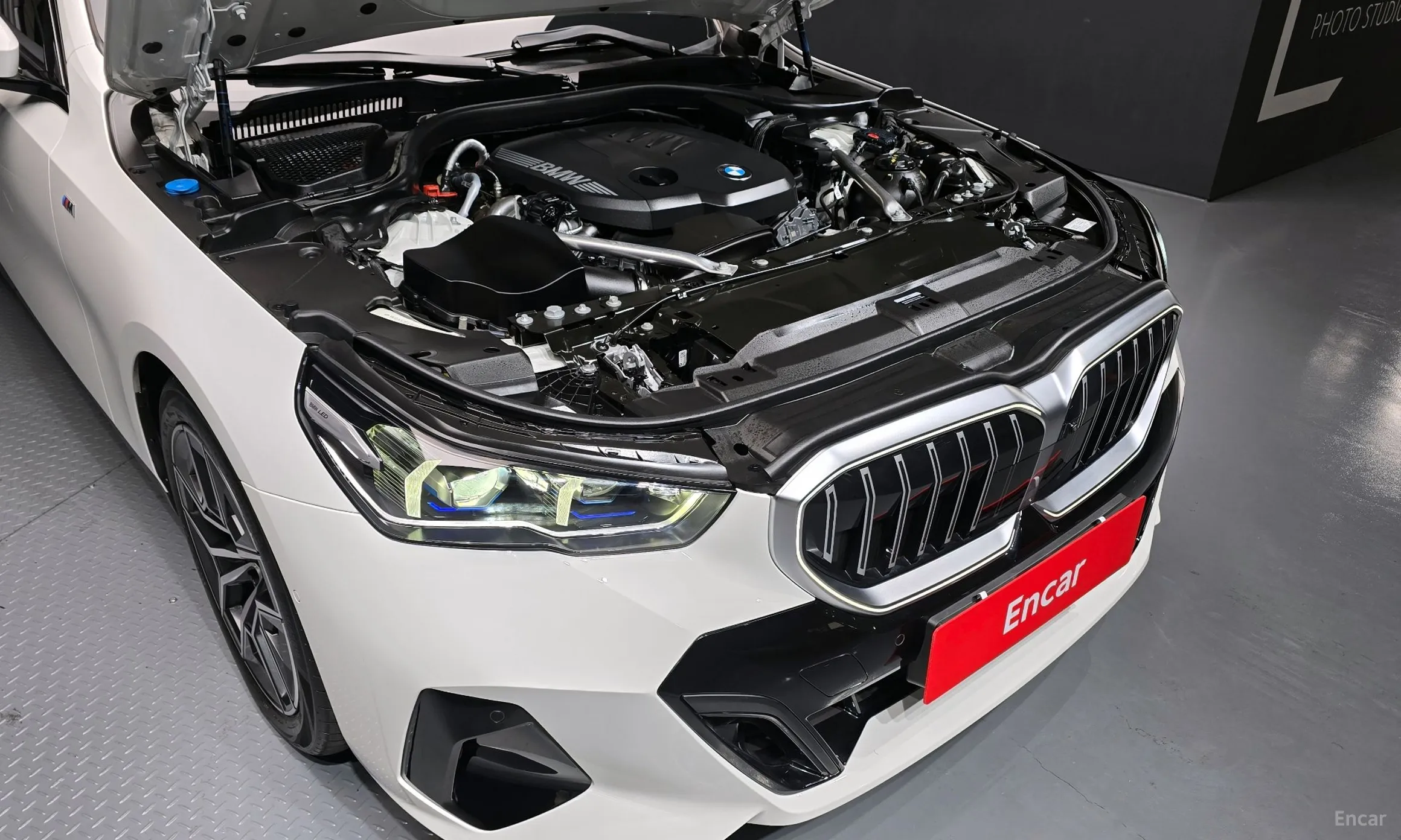 BMW 5 Series (G60) превью 6