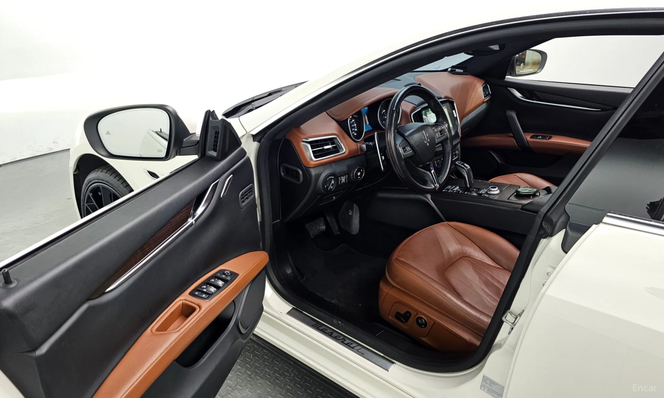 Maserati Ghibli превью 10
