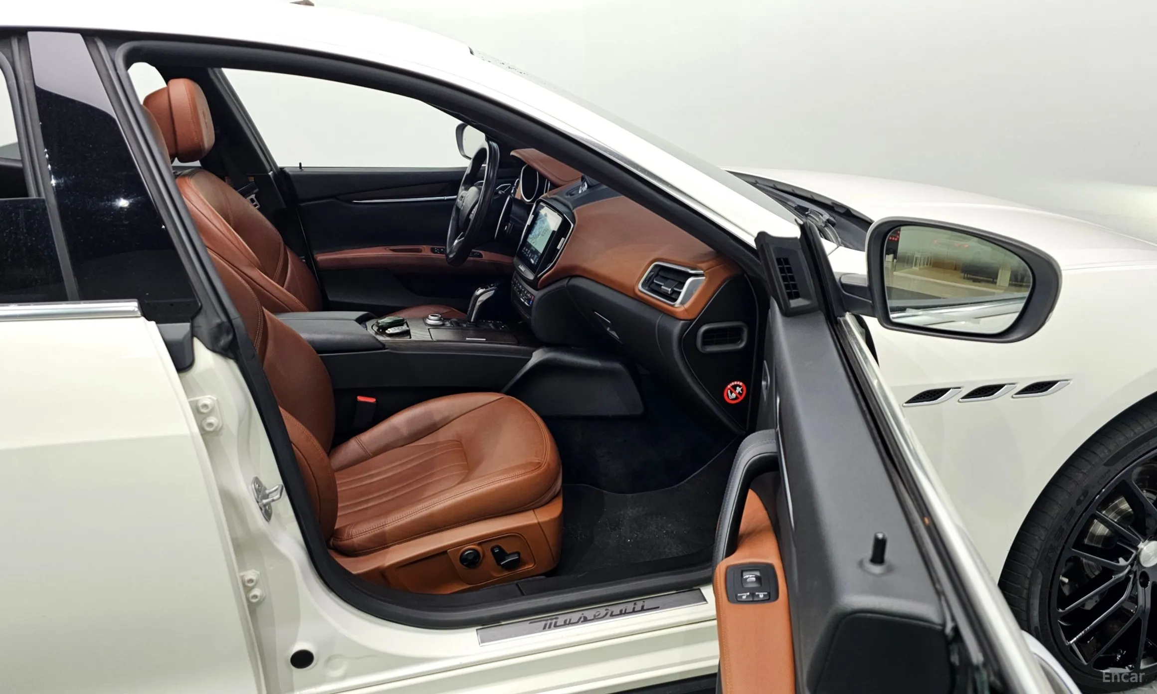 Maserati Ghibli превью 11