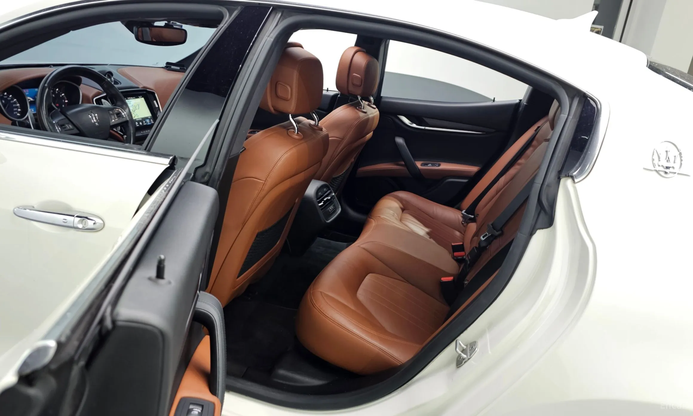 Maserati Ghibli превью 12