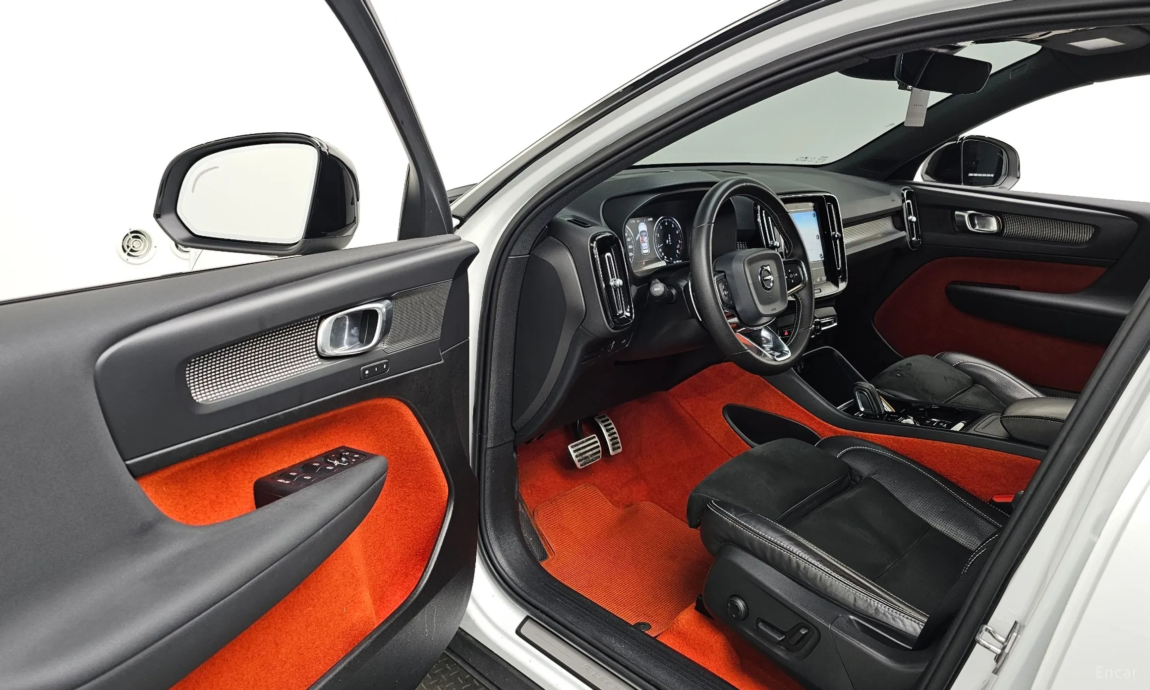 Volvo XC40 превью 10
