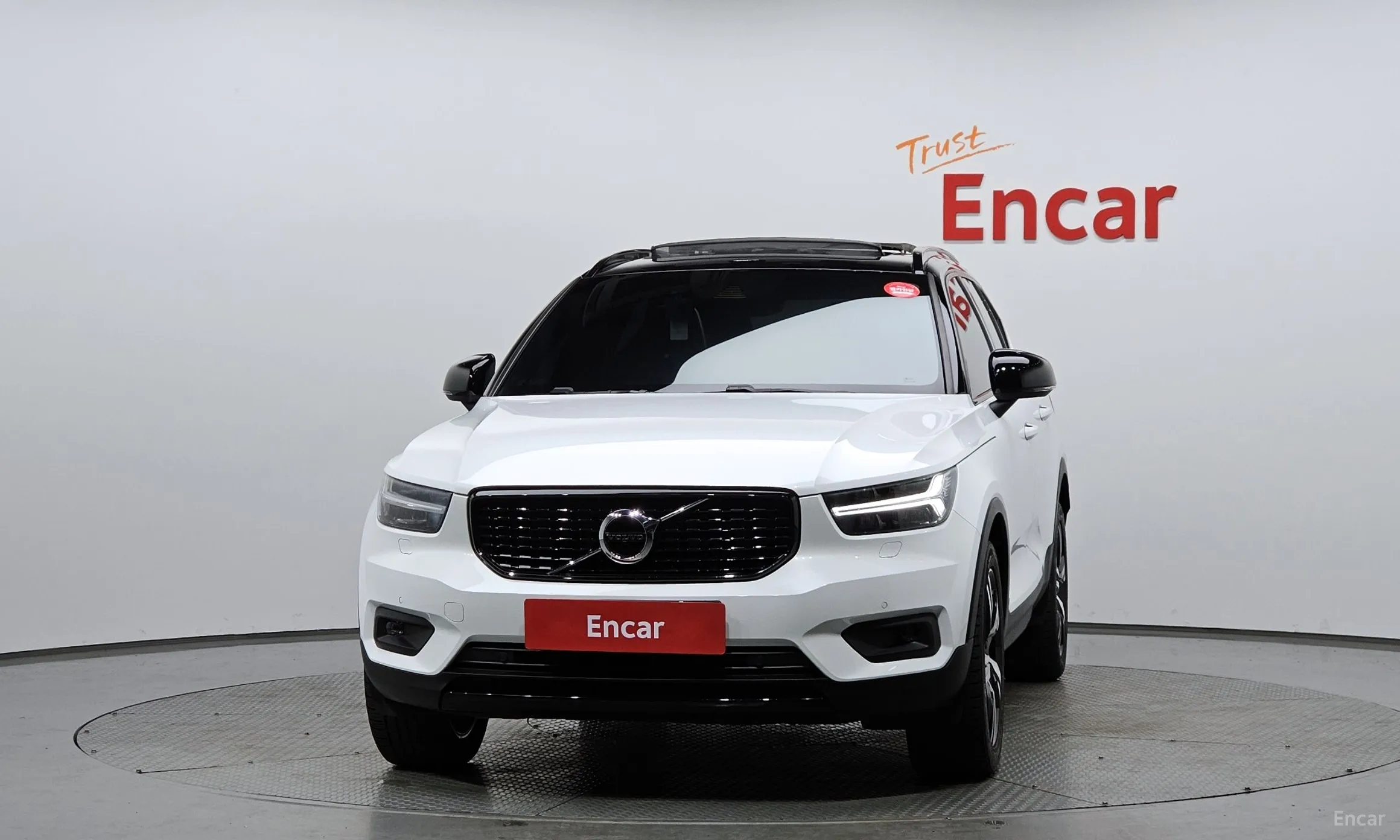 Volvo XC40 превью 3