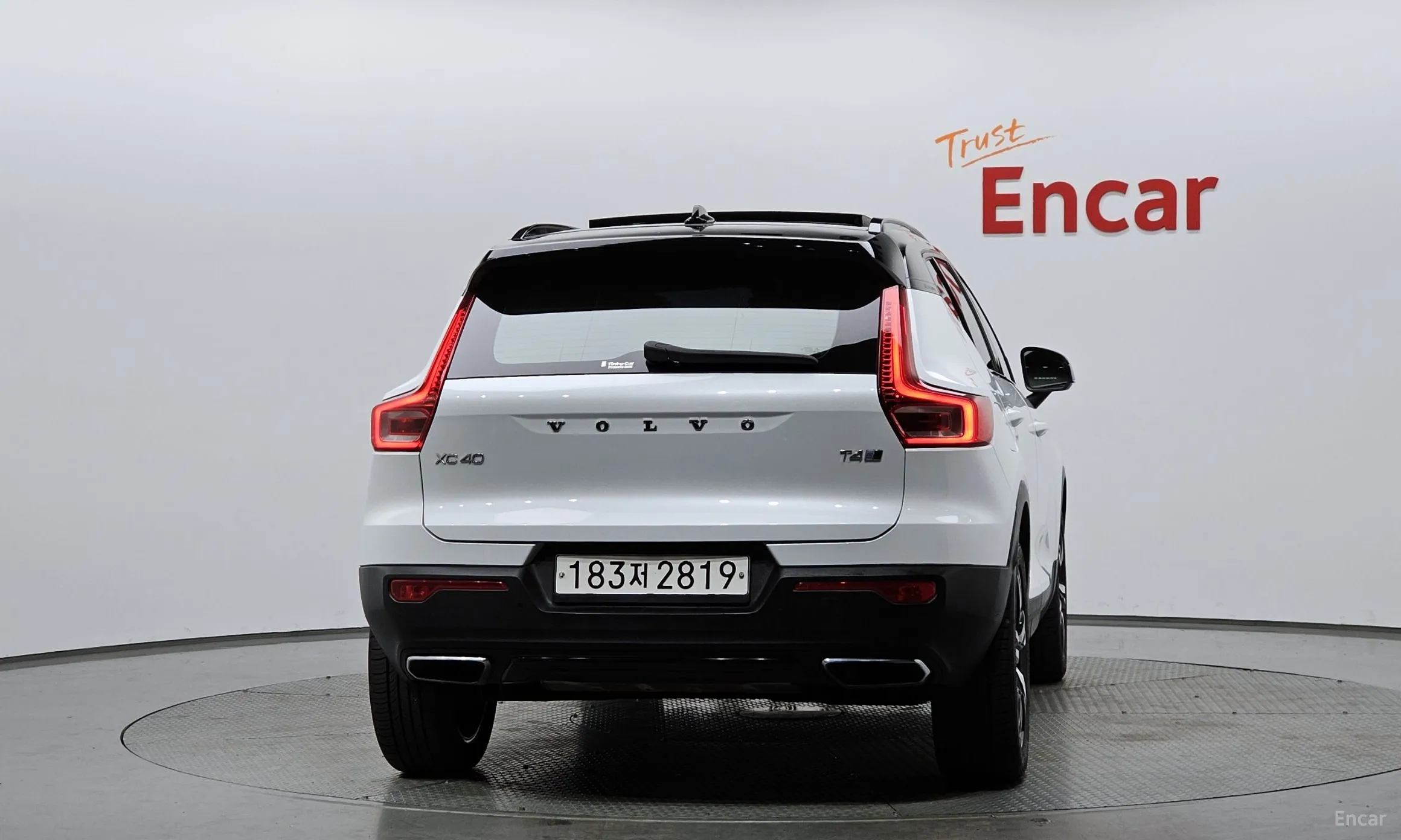 Volvo XC40 превью 4