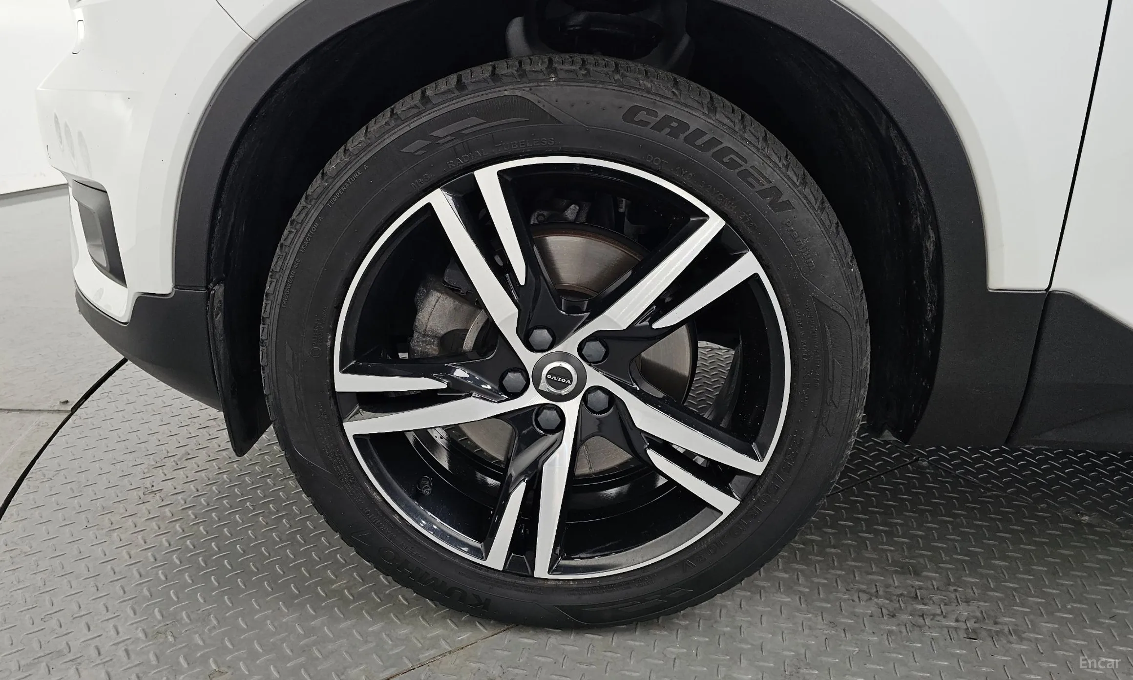 Volvo XC40 превью 5