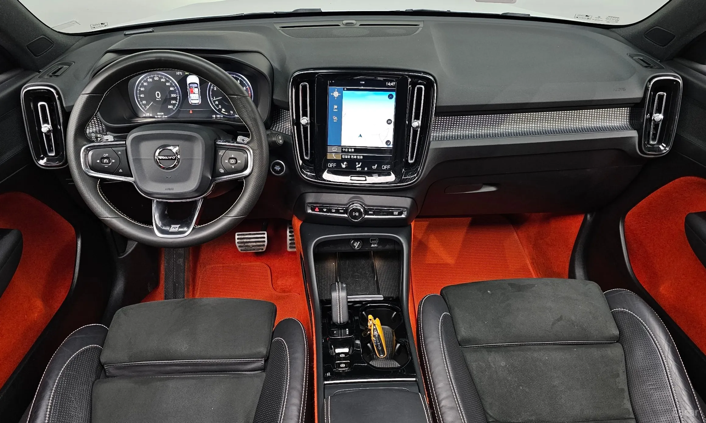Volvo XC40 превью 7