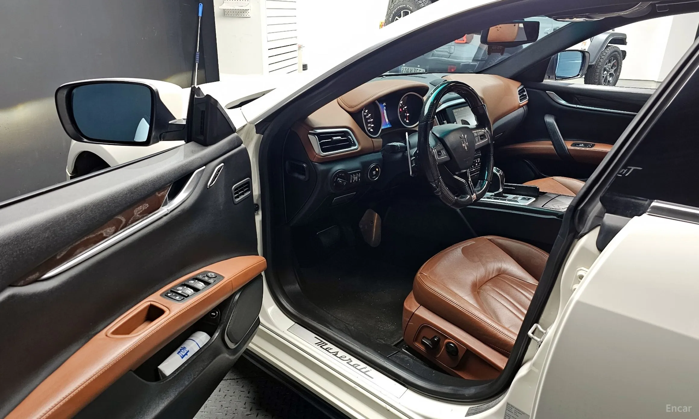 Maserati Ghibli превью 10