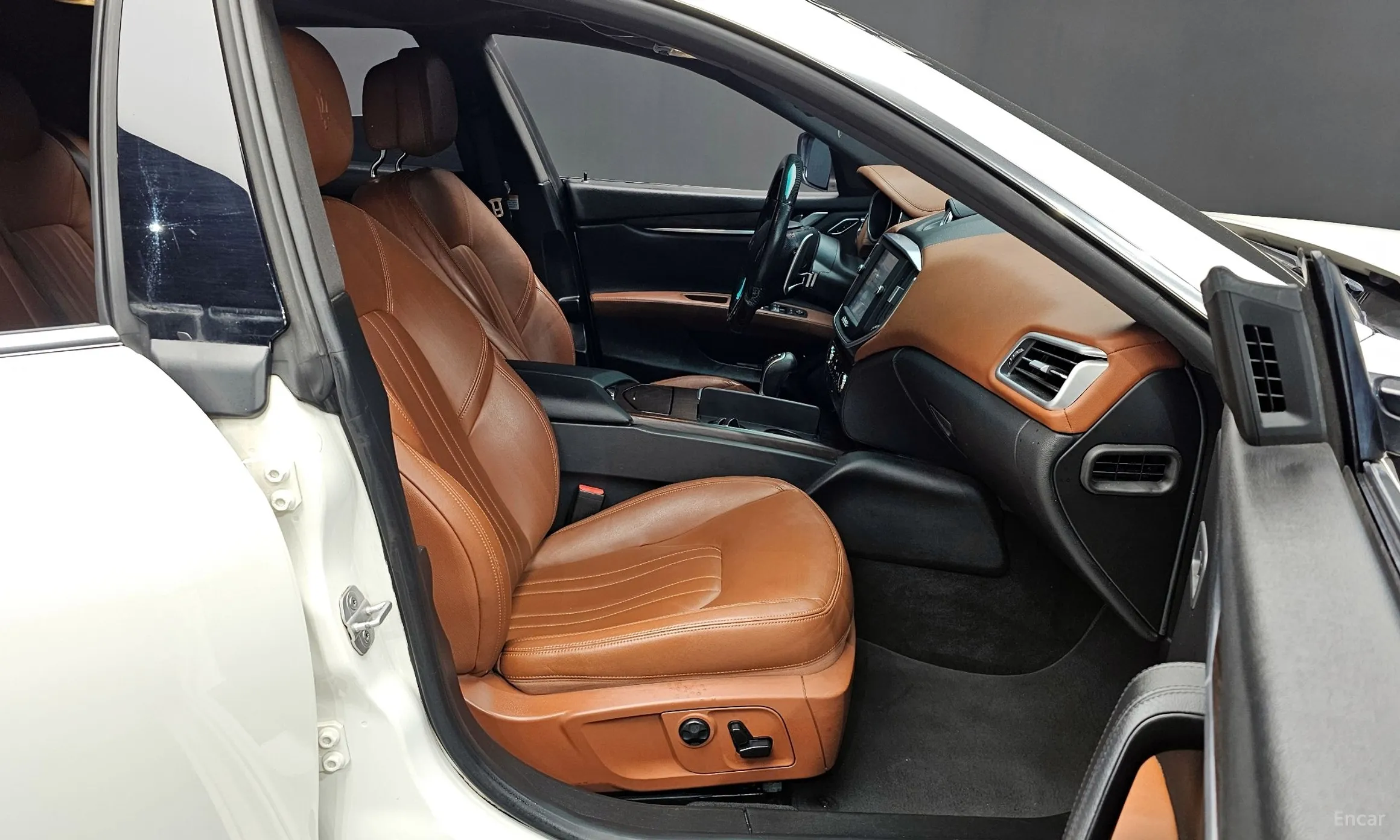 Maserati Ghibli превью 11
