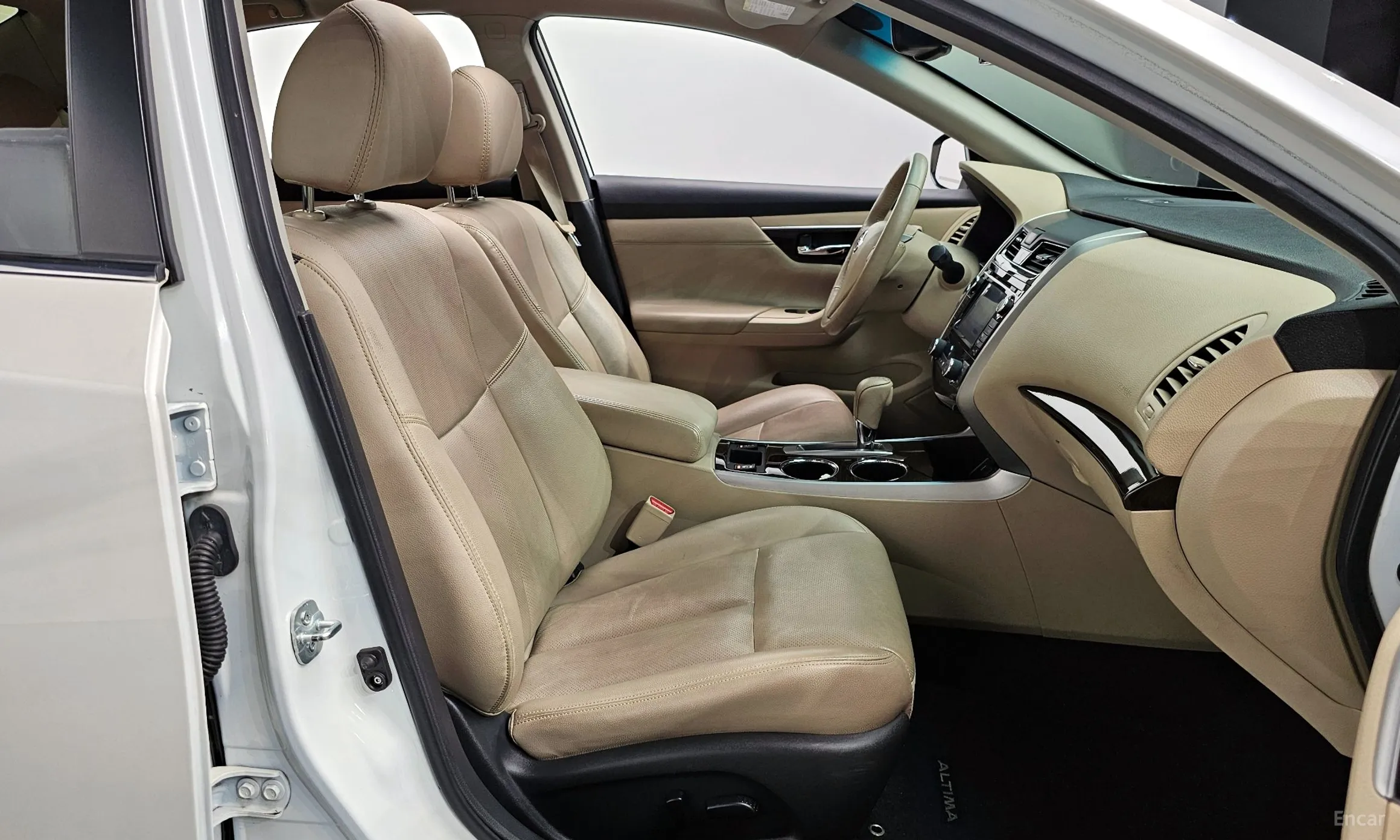 Nissan Altima превью 10