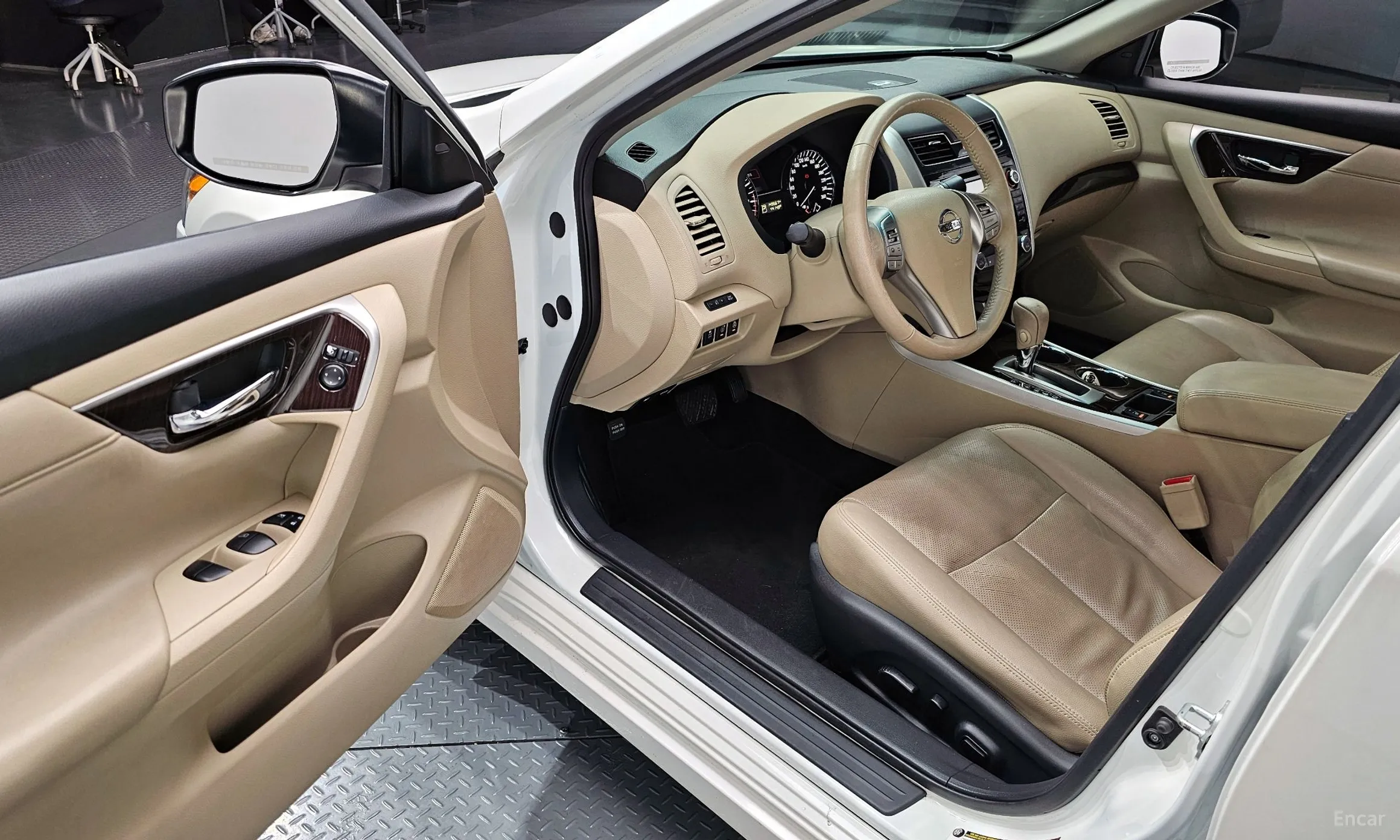 Nissan Altima превью 11