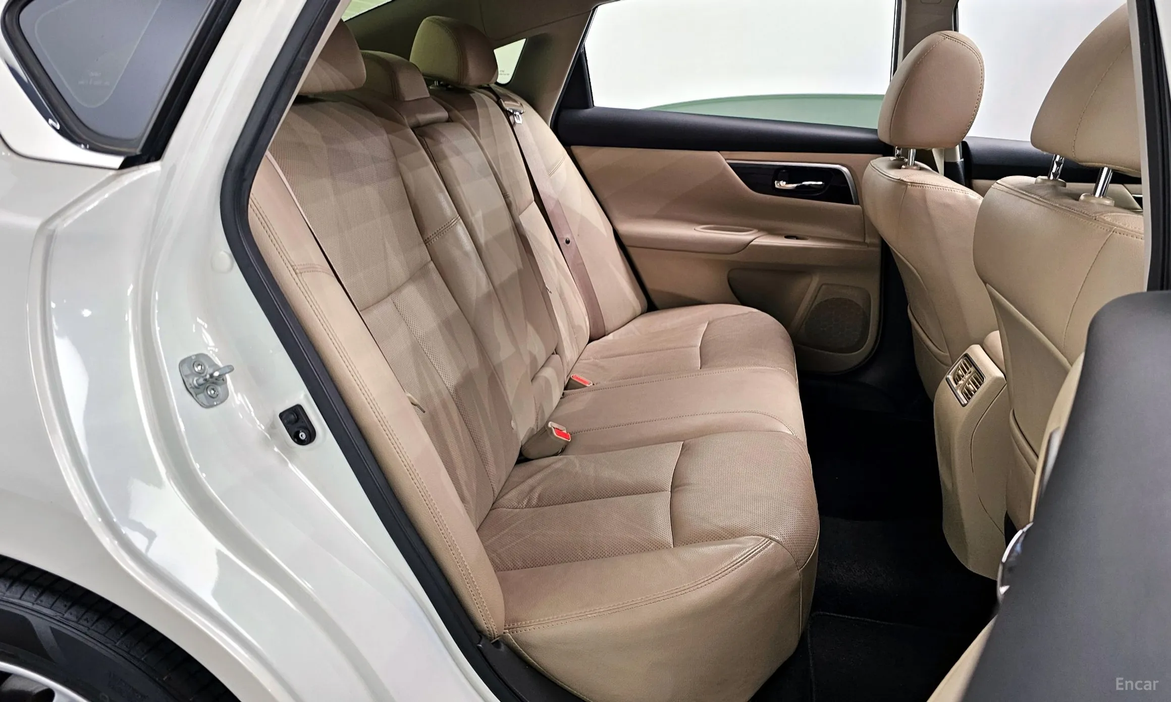 Nissan Altima превью 12