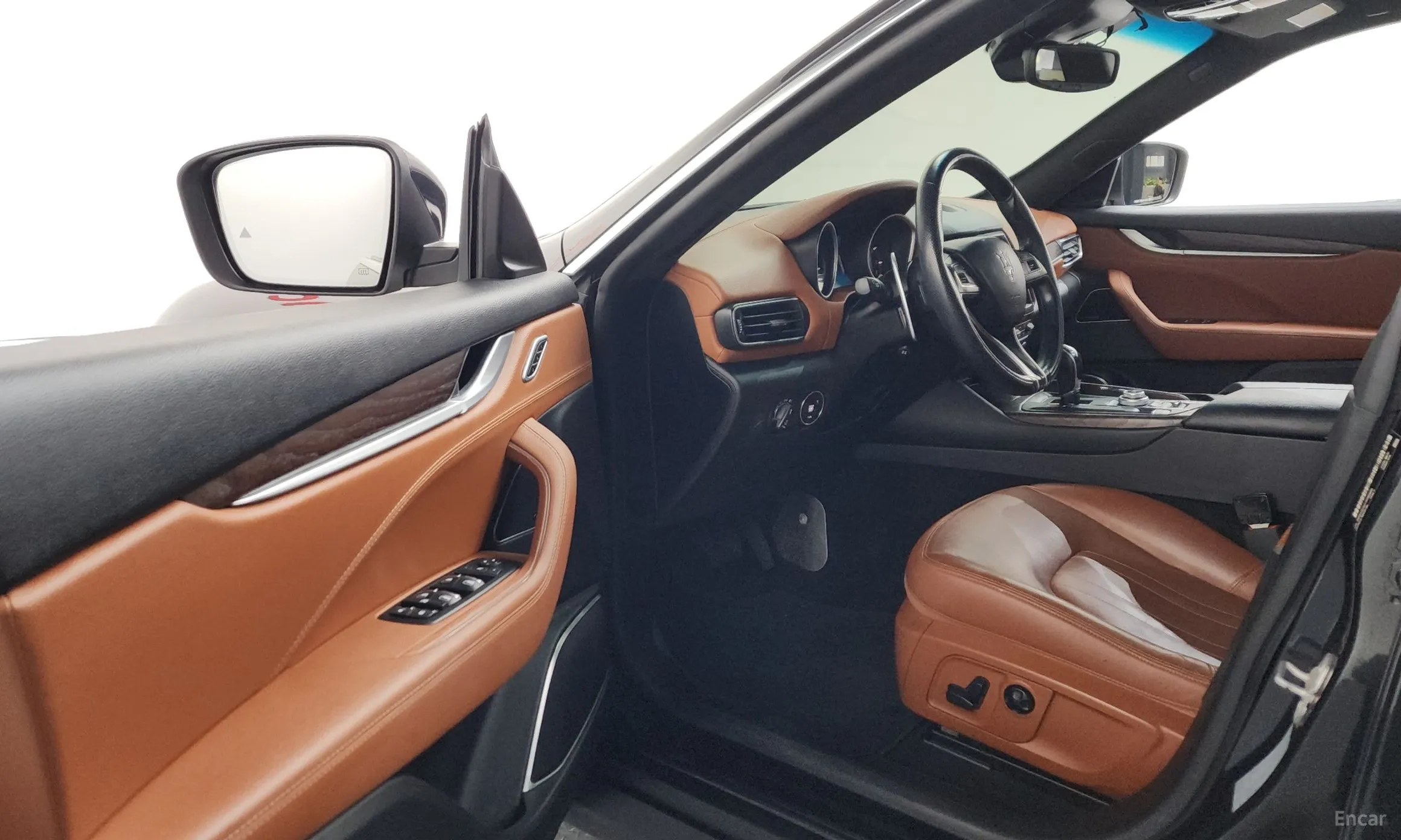 Maserati Levante превью 10
