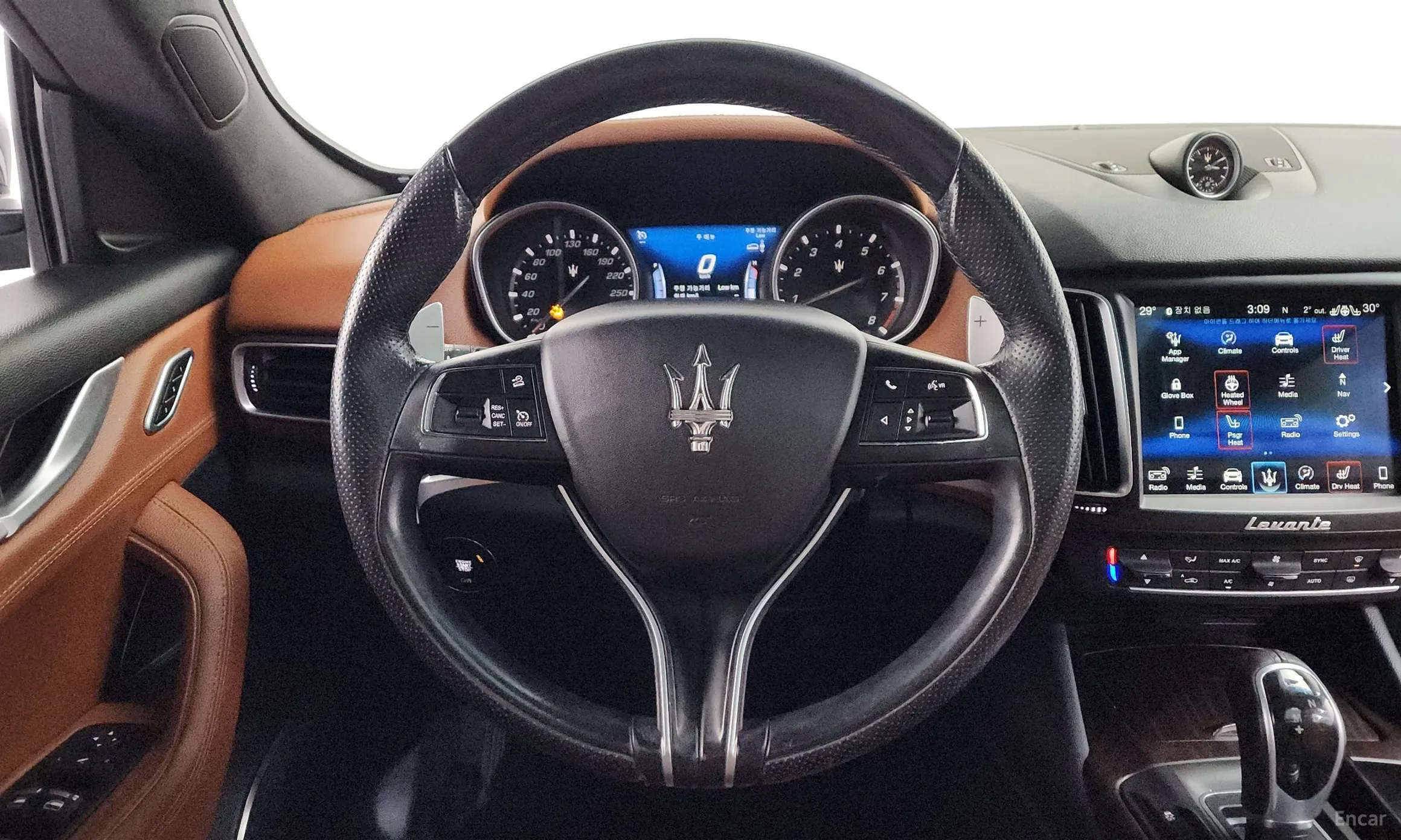 Maserati Levante превью 13