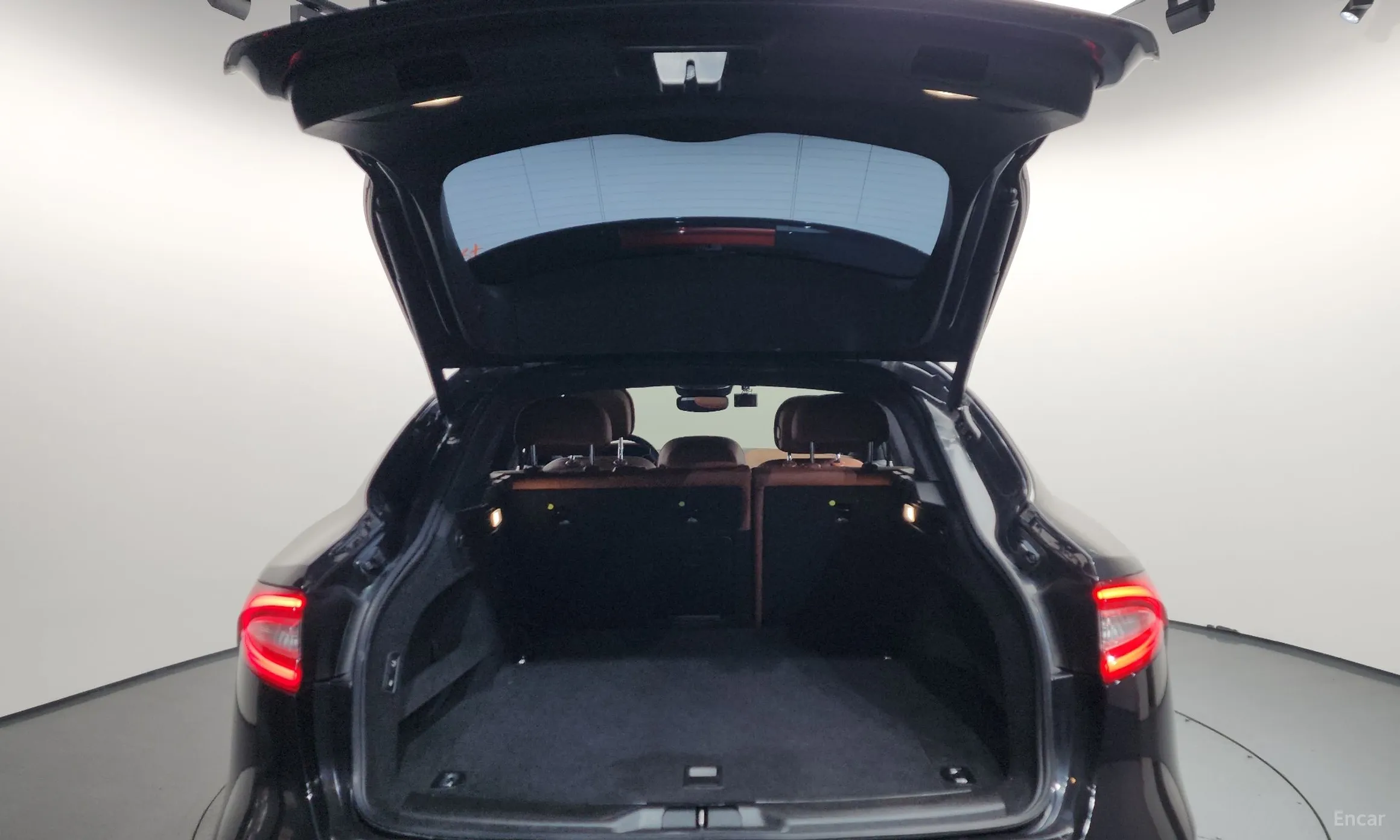 Maserati Levante превью 20