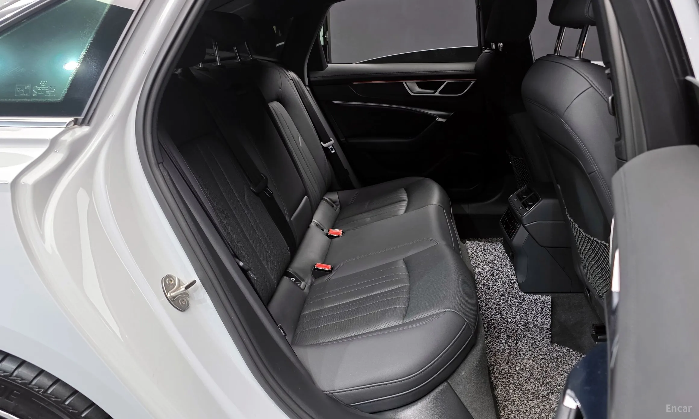 Audi A6 (C8) превью 12