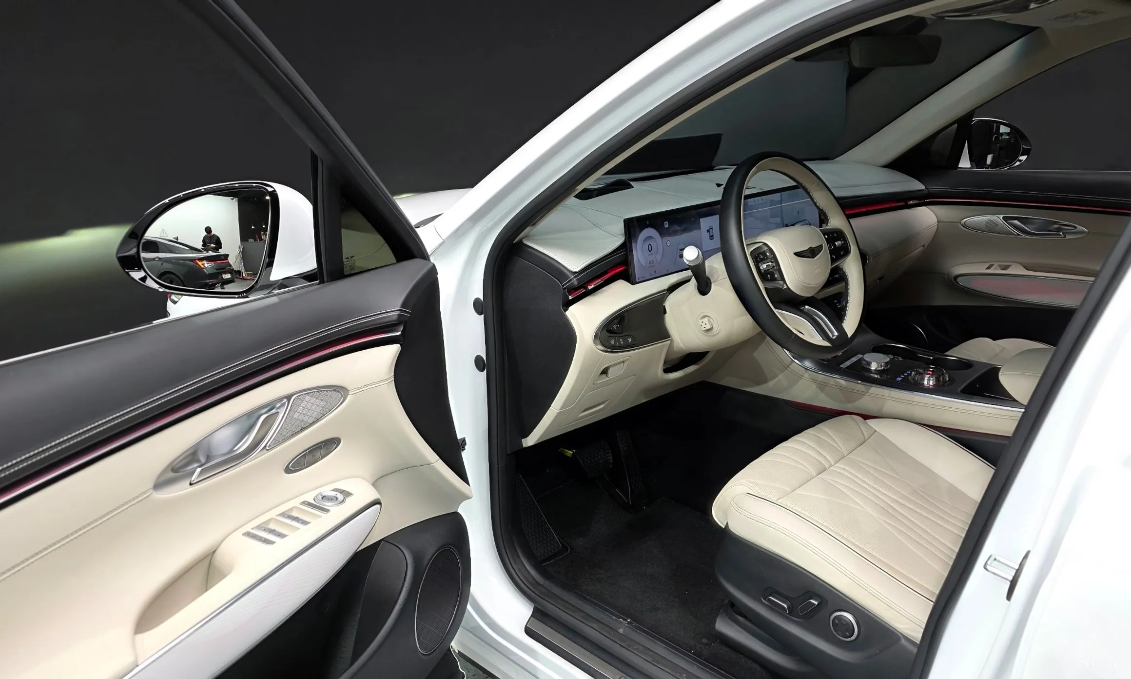 Genesis GV70 превью 10