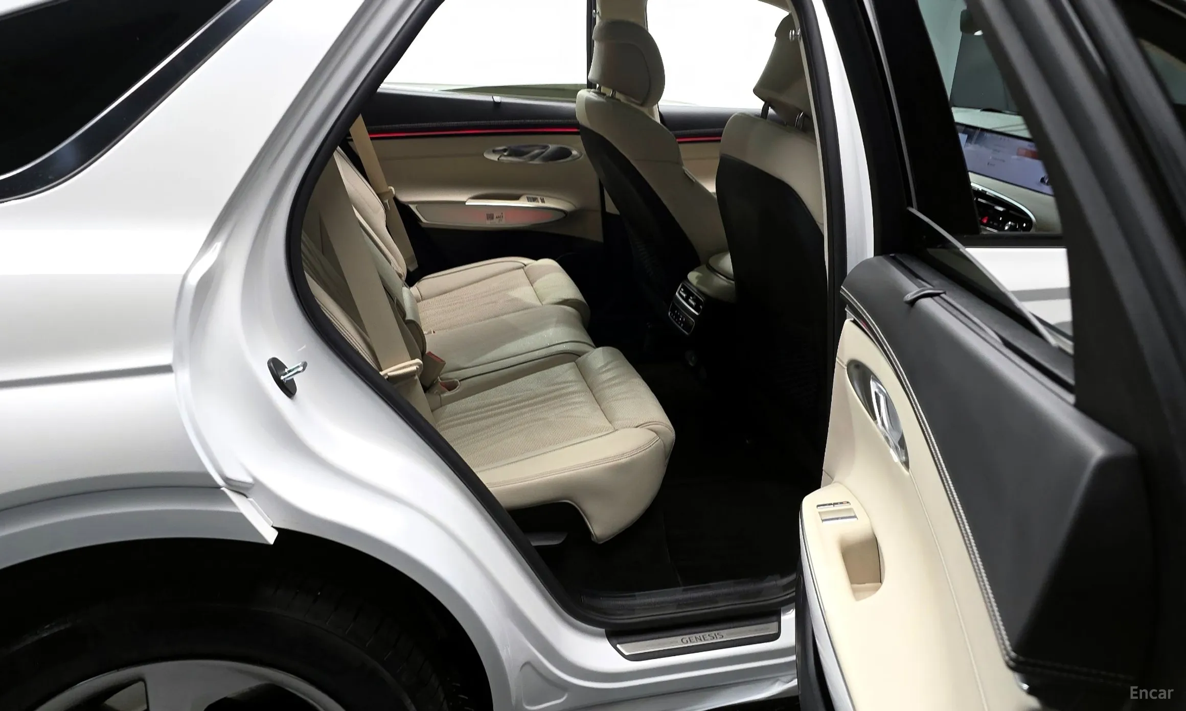 Genesis GV70 превью 12
