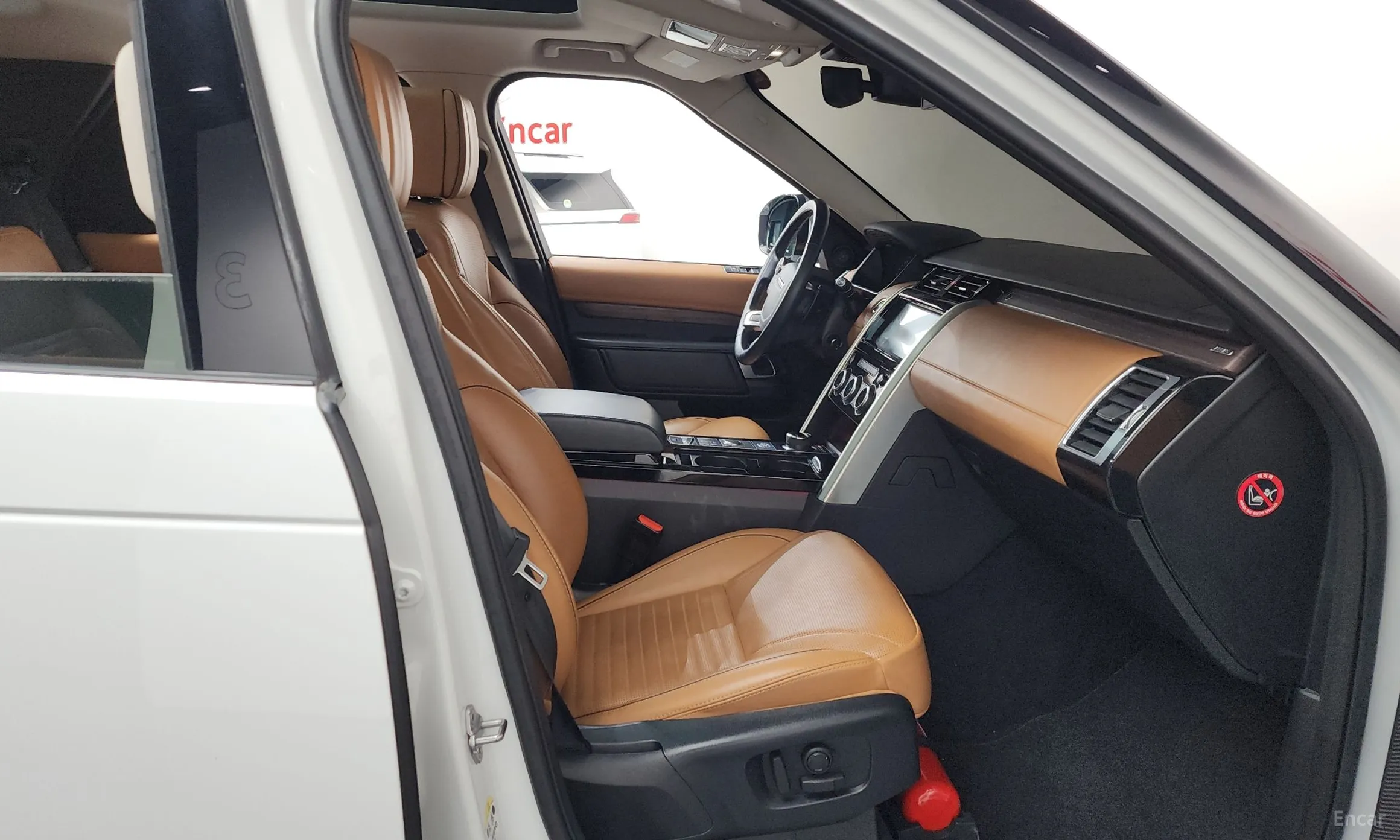 Land Rover Discovery 5 превью 10