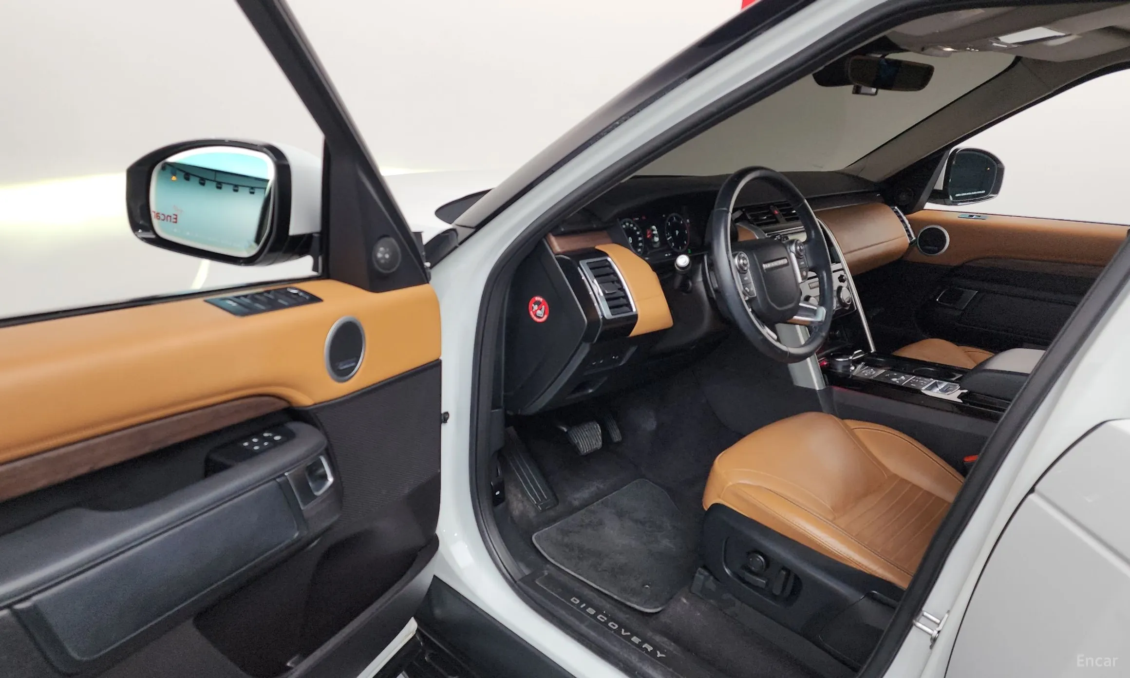 Land Rover Discovery 5 превью 11