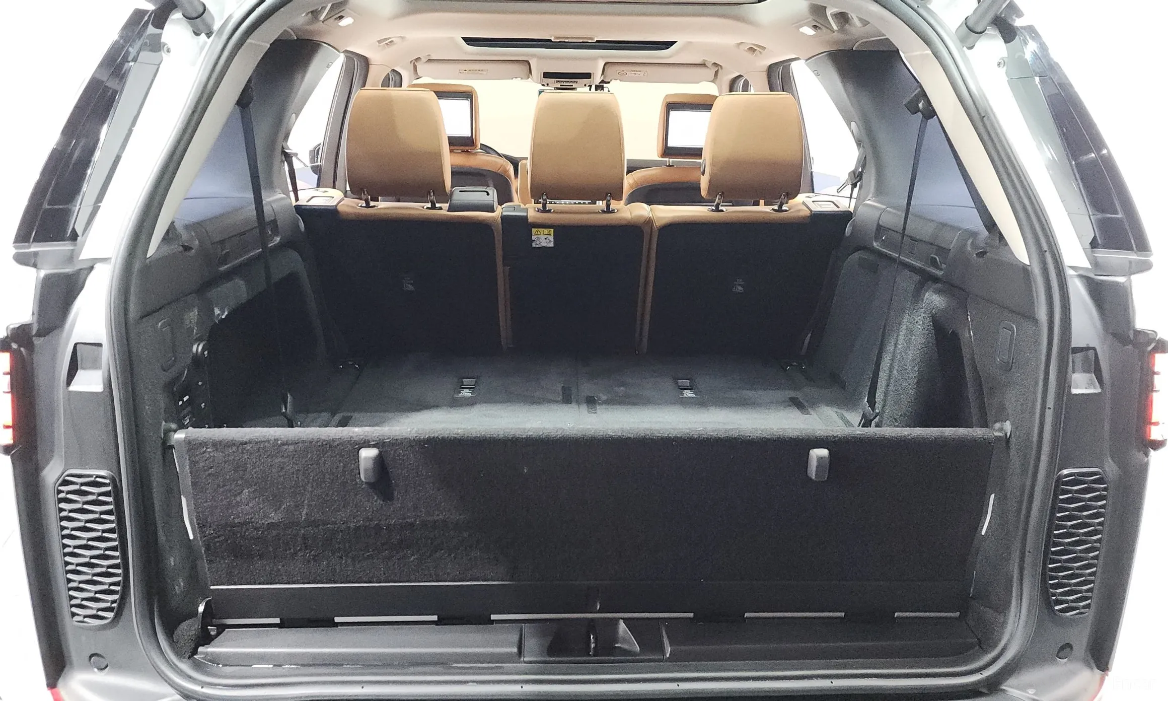 Land Rover Discovery 5 превью 20