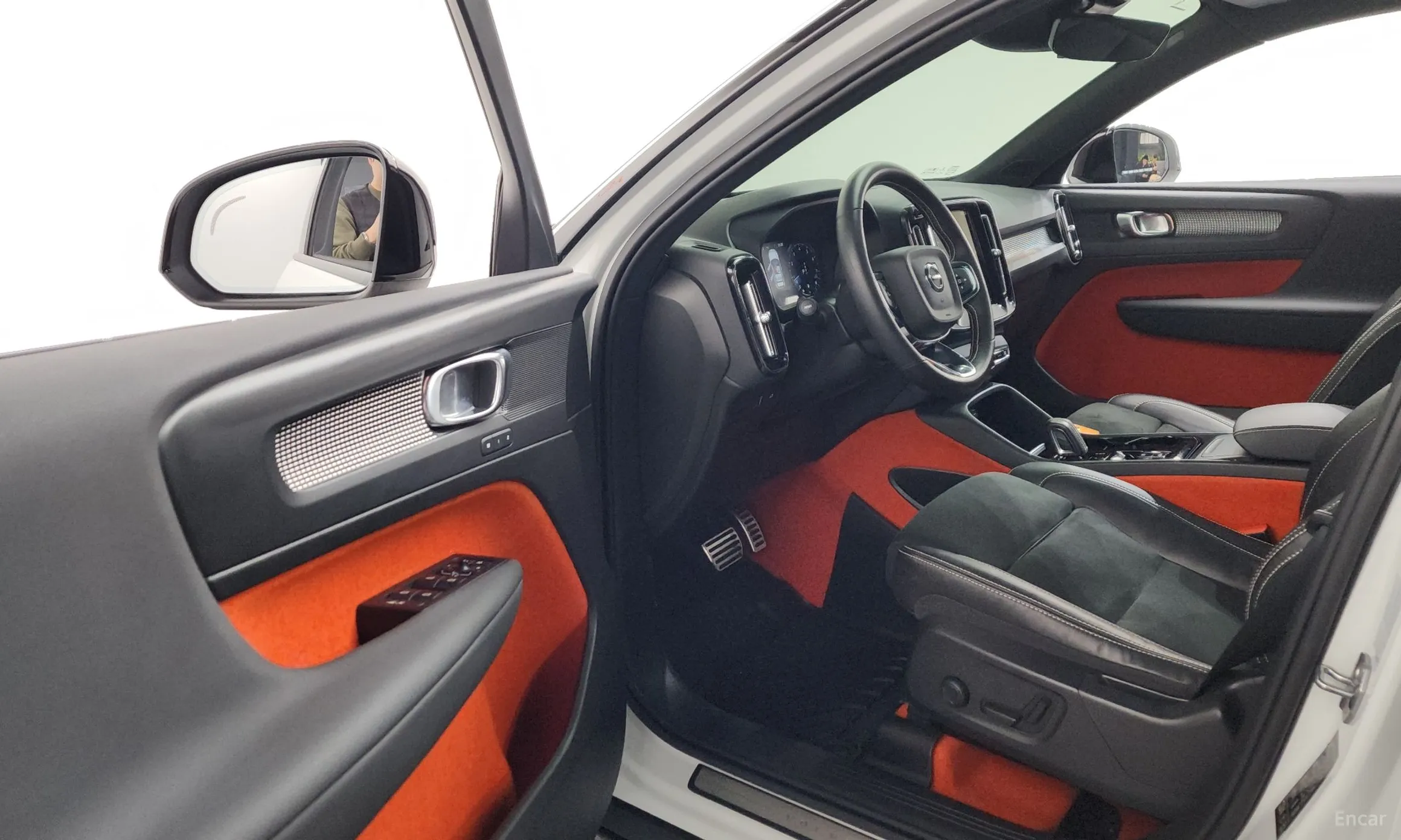 Volvo XC40 превью 10