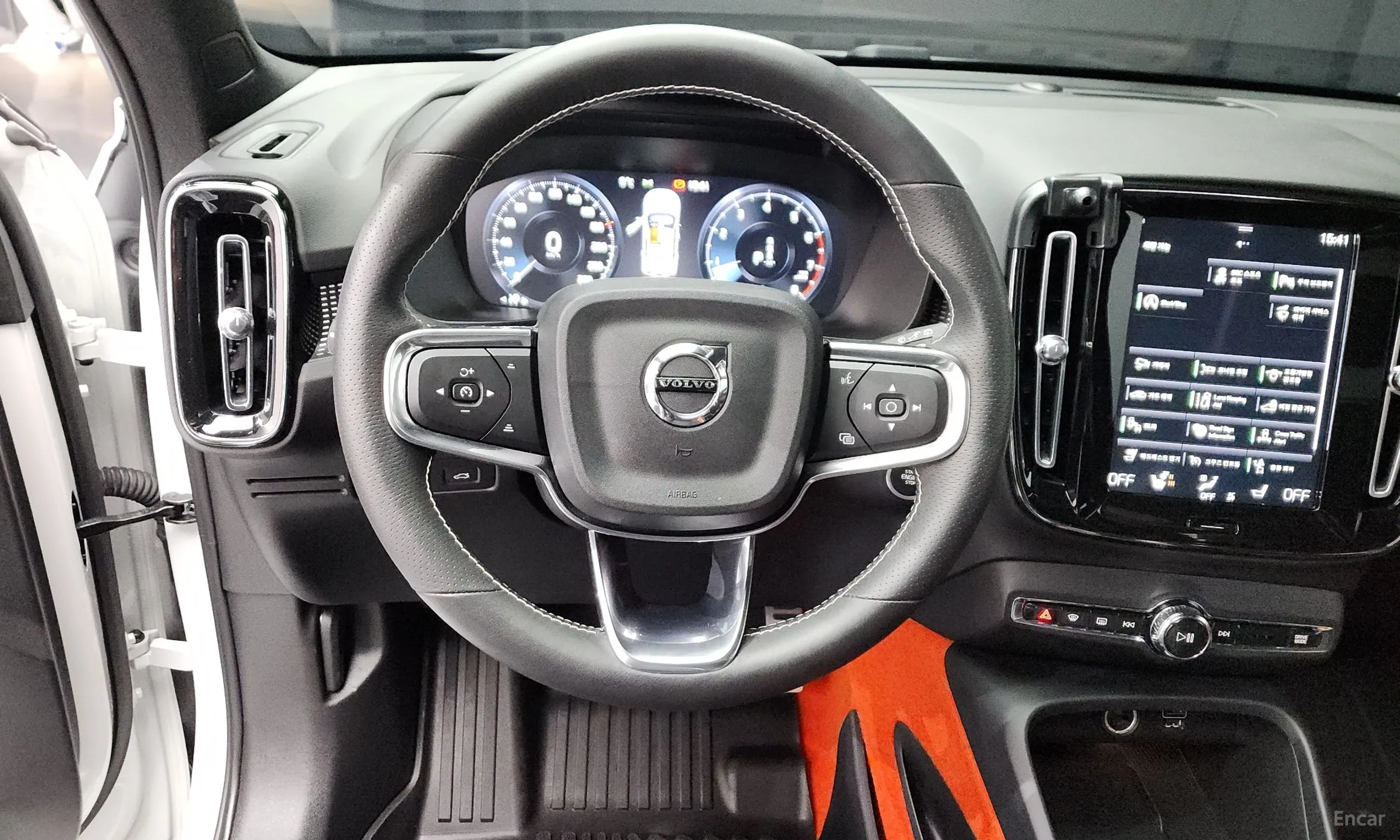 Volvo XC40 превью 13