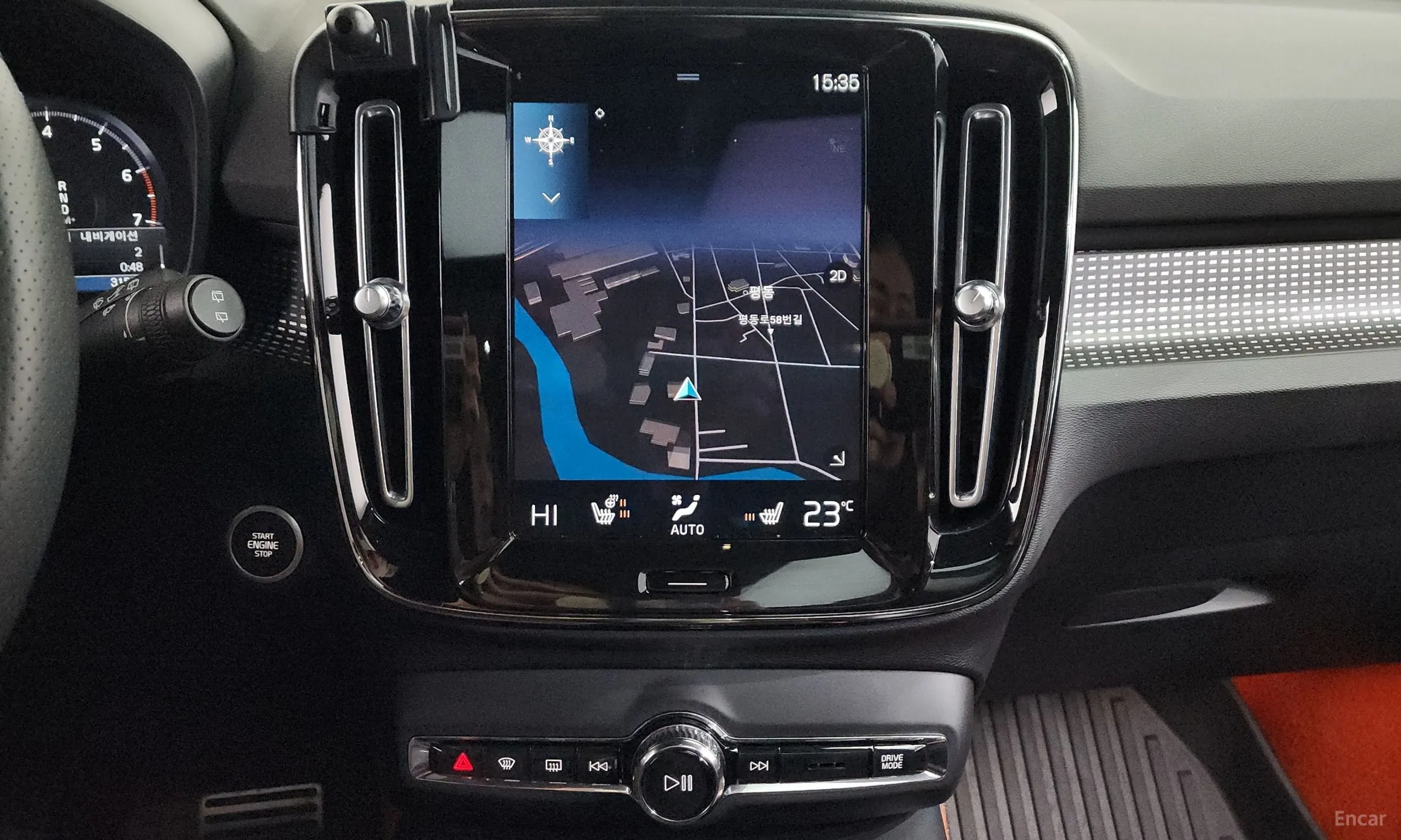 Volvo XC40 превью 15