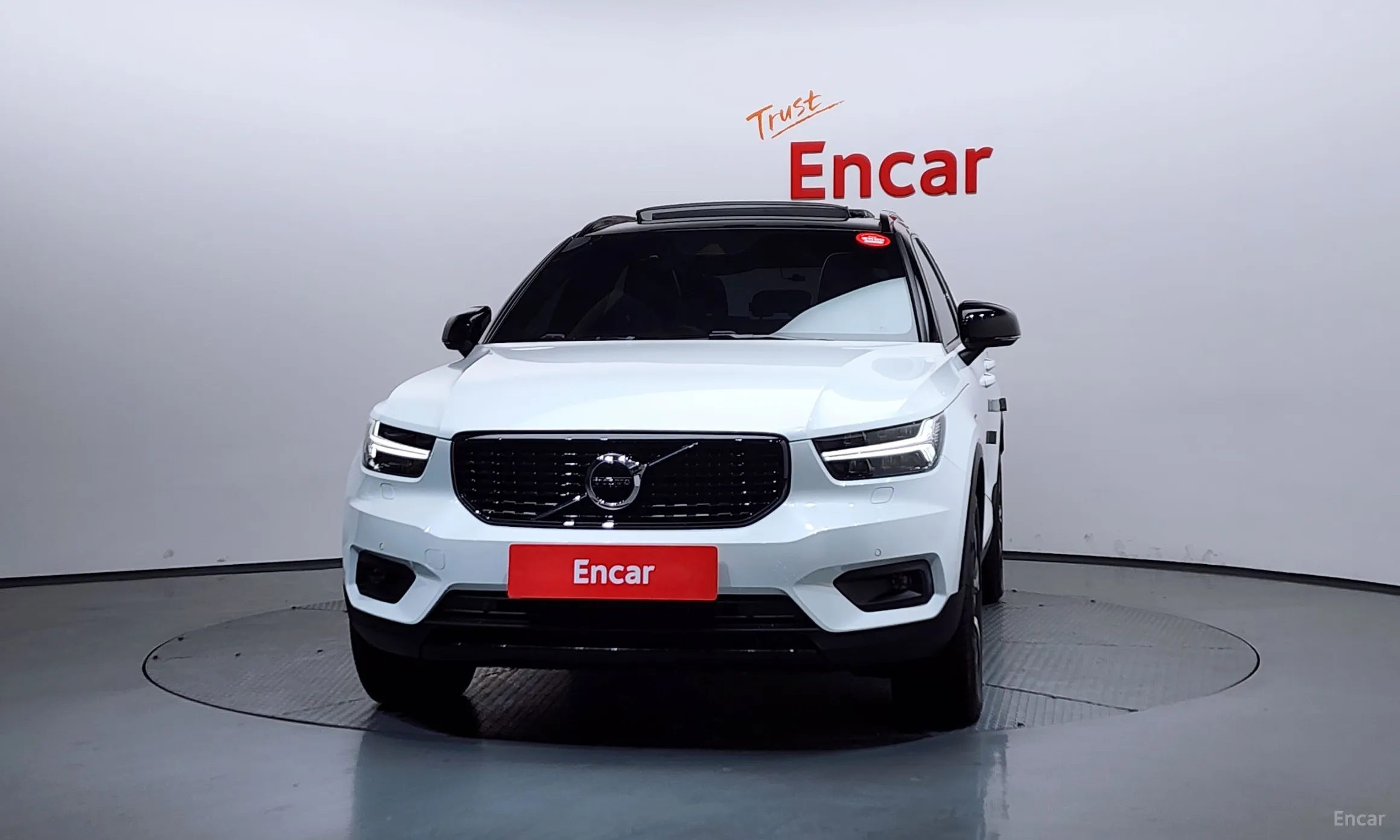 Volvo XC40 превью 3