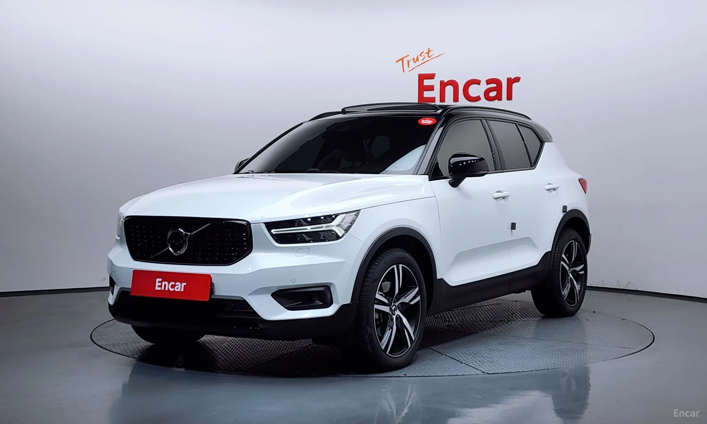 Volvo XC40 превью 4