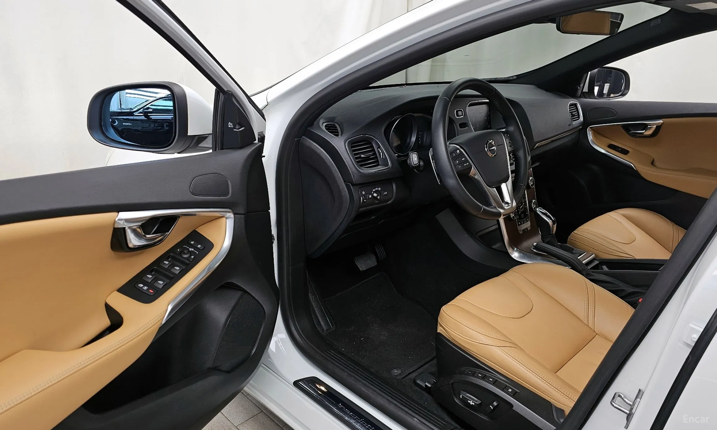 Volvo V40 превью 10