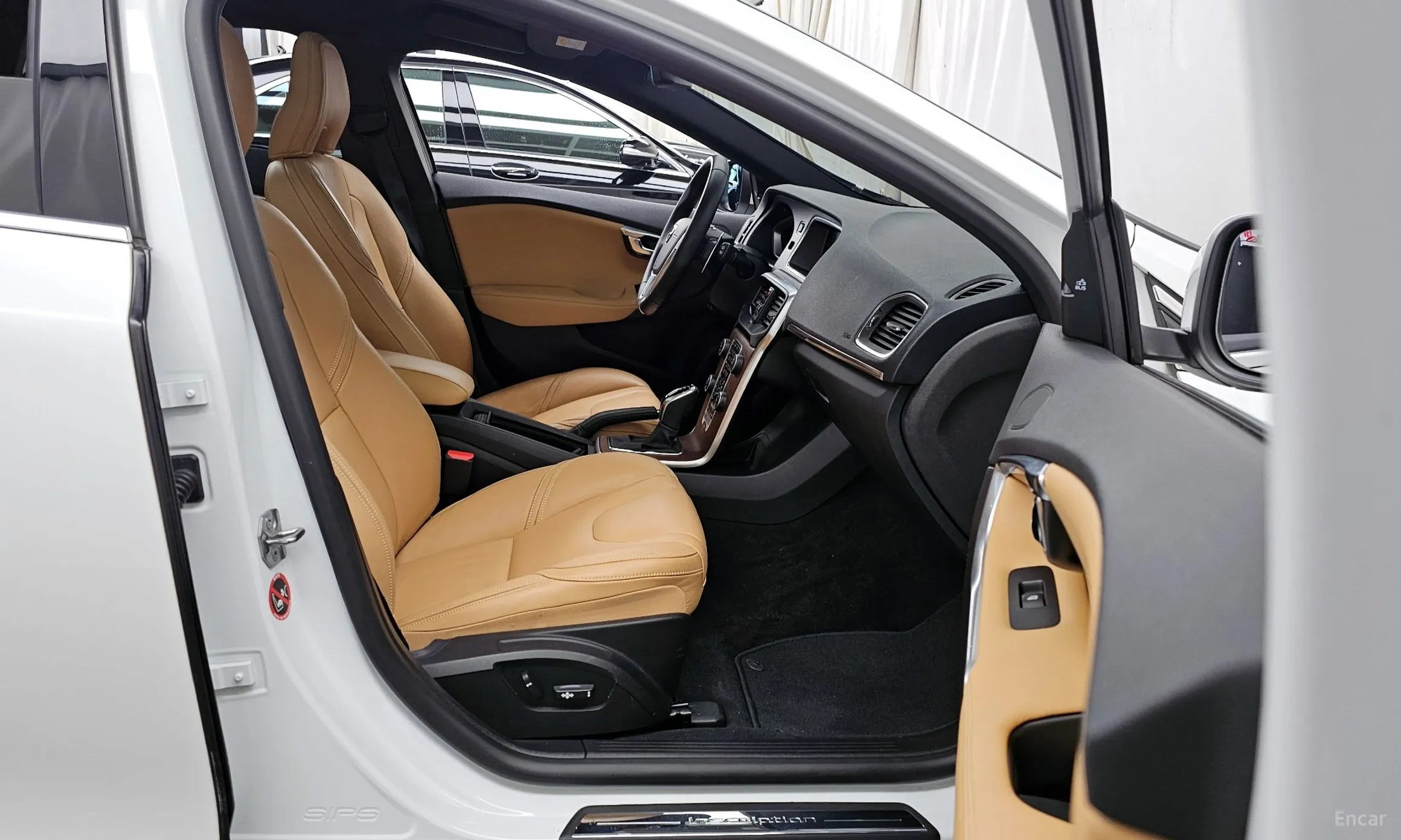 Volvo V40 превью 11