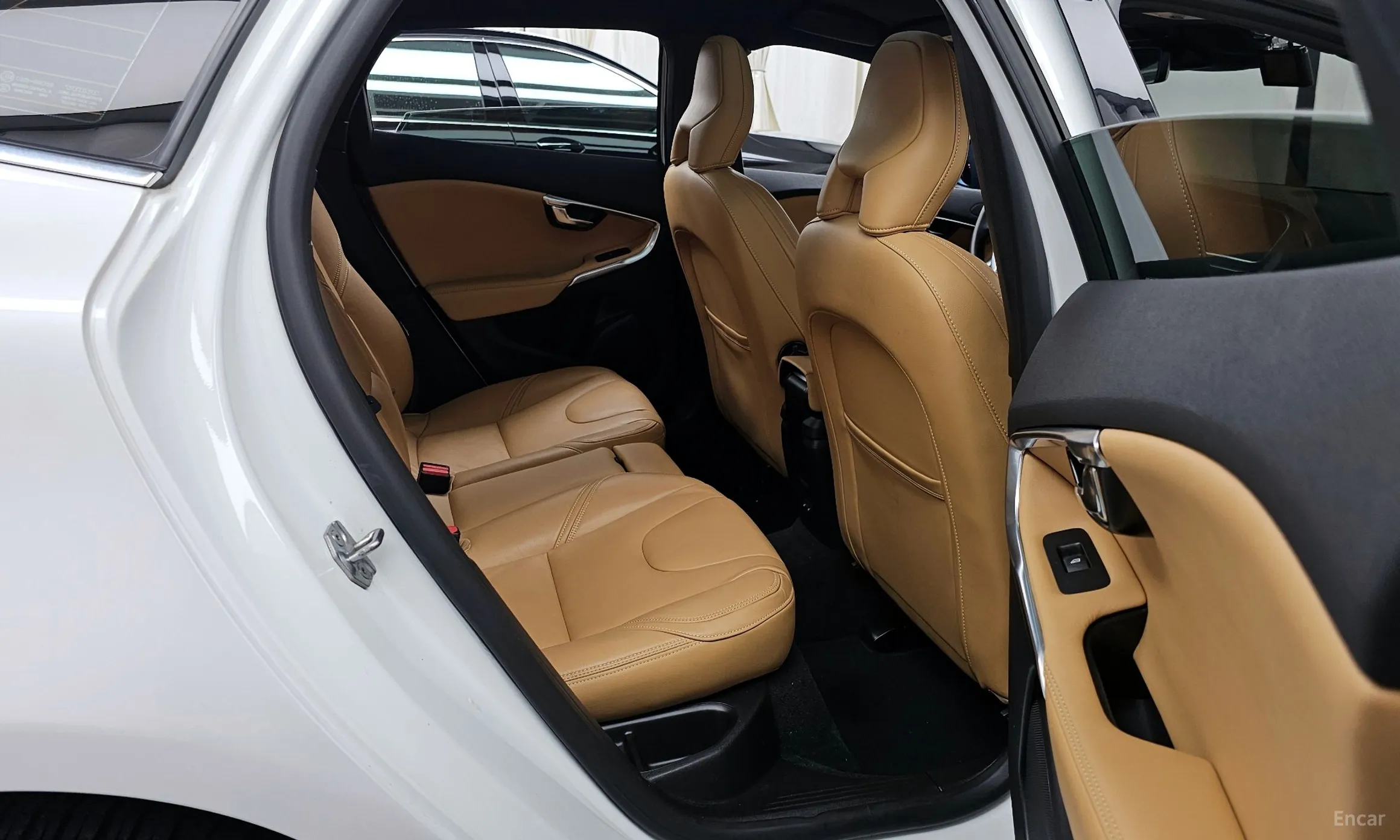 Volvo V40 превью 12