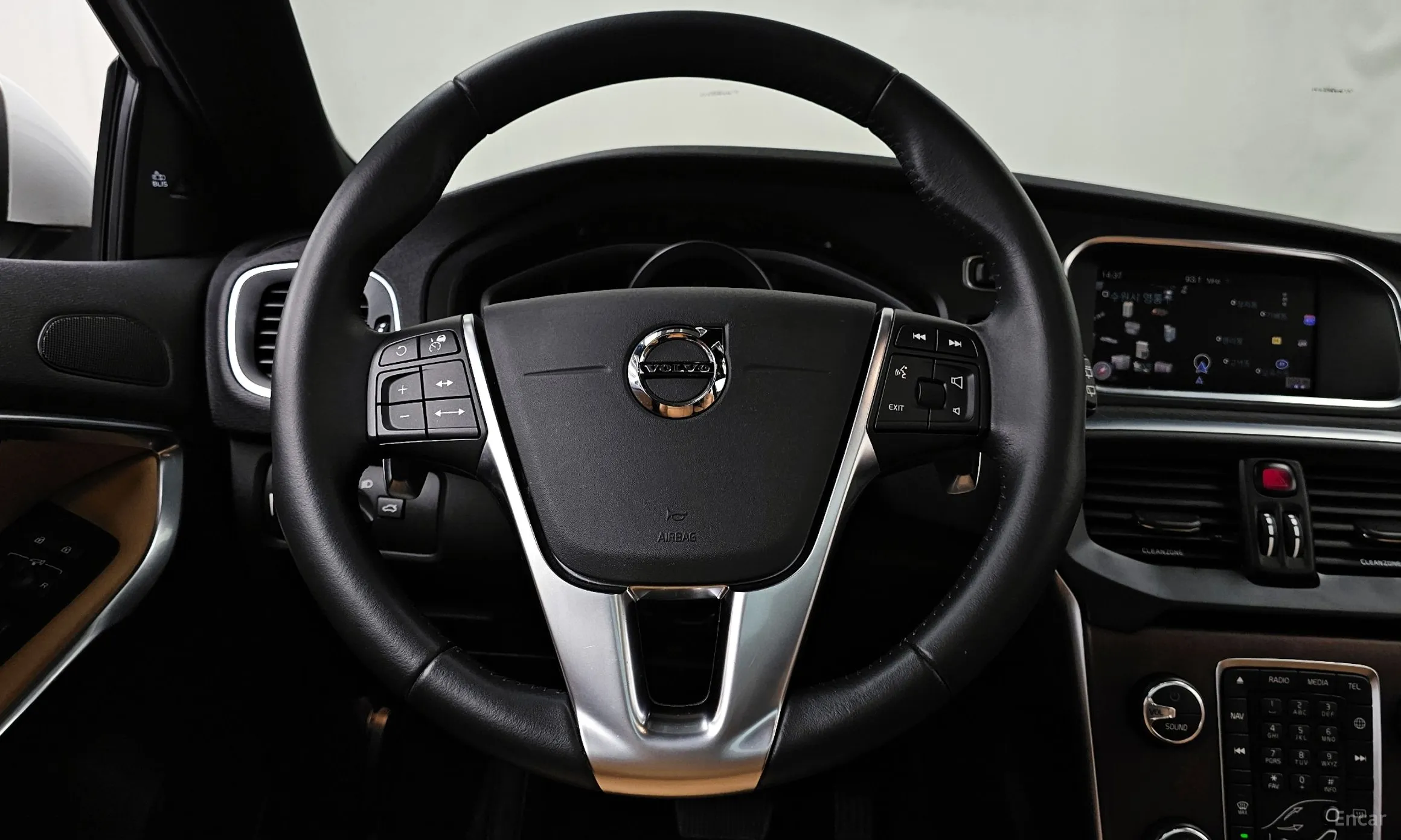 Volvo V40 превью 13