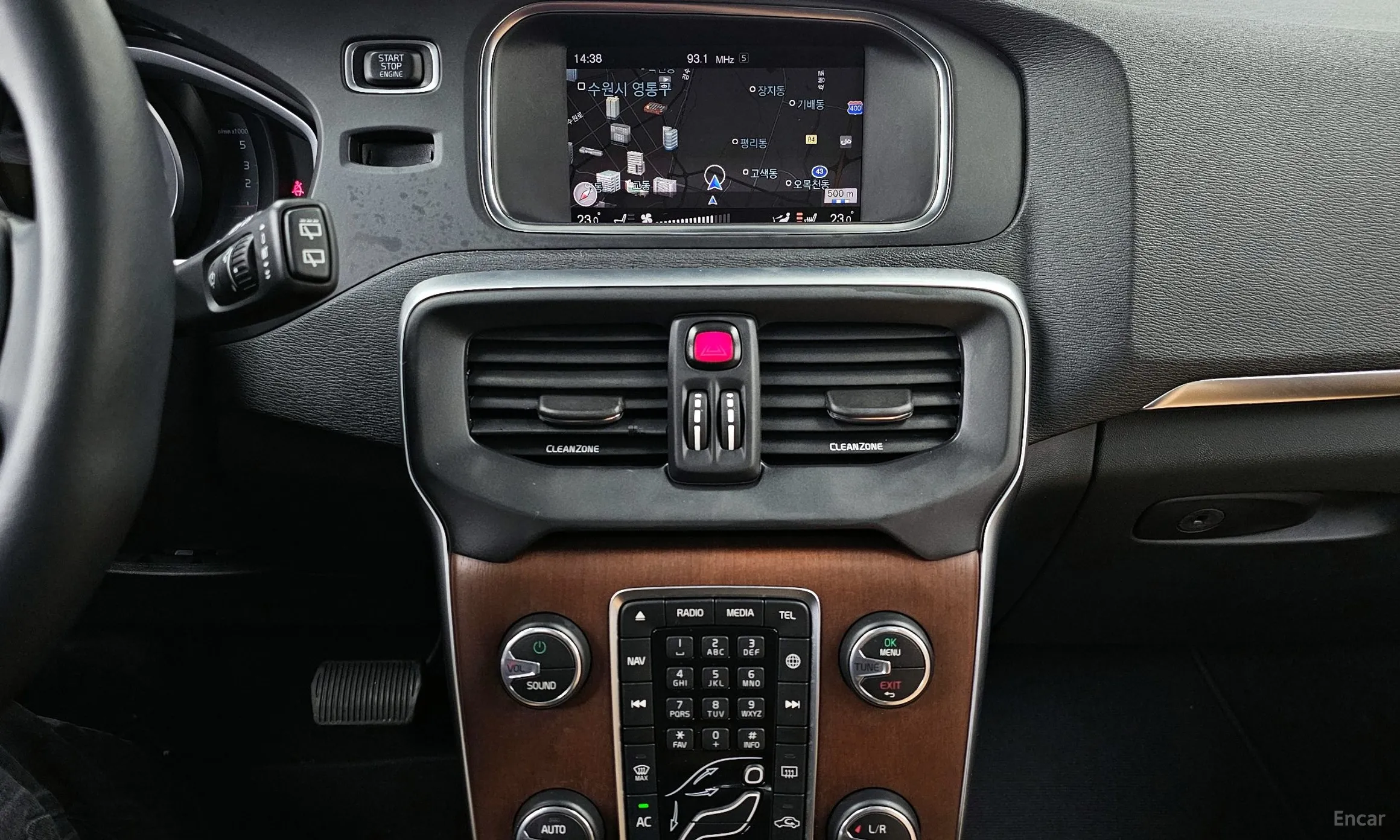 Volvo V40 превью 14