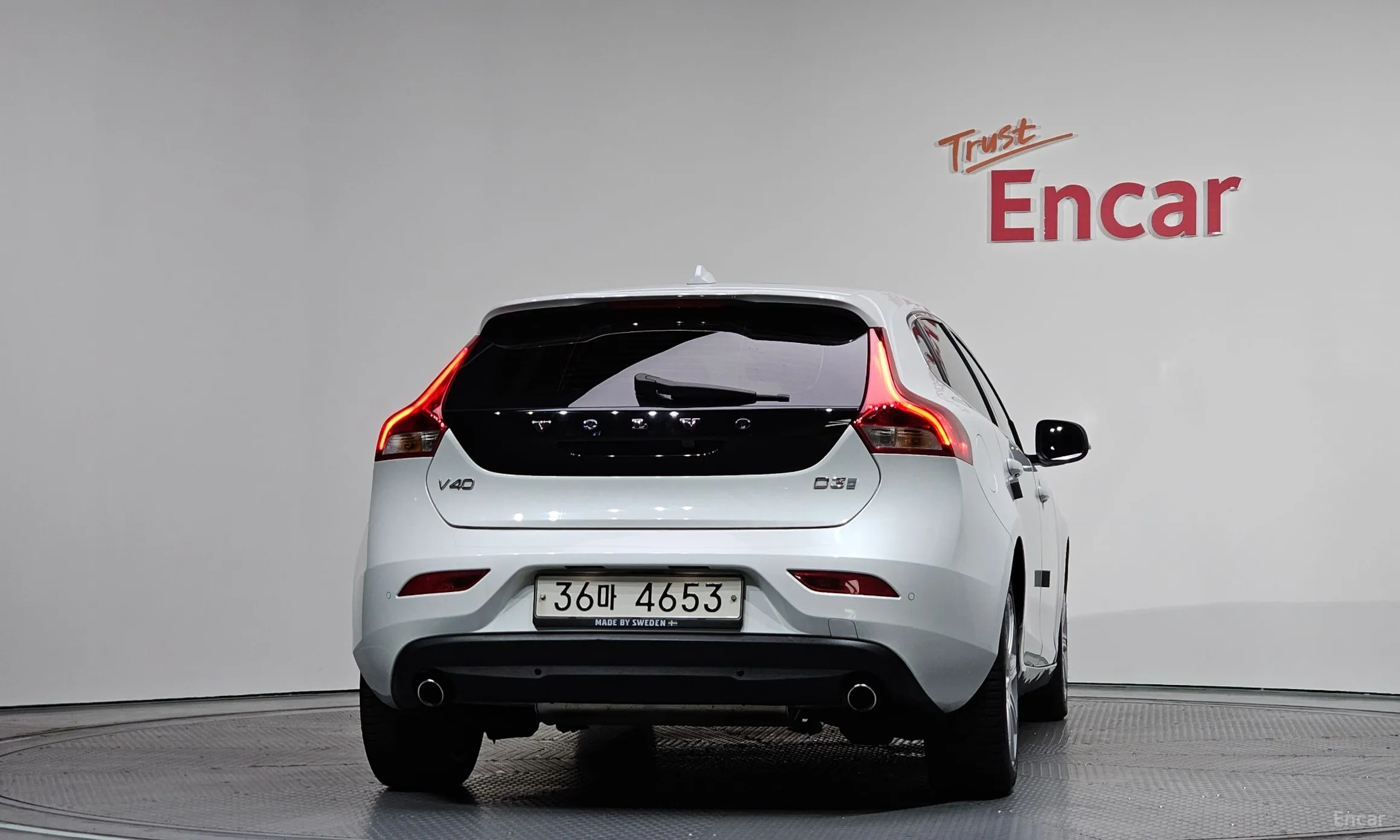 Volvo V40 превью 4