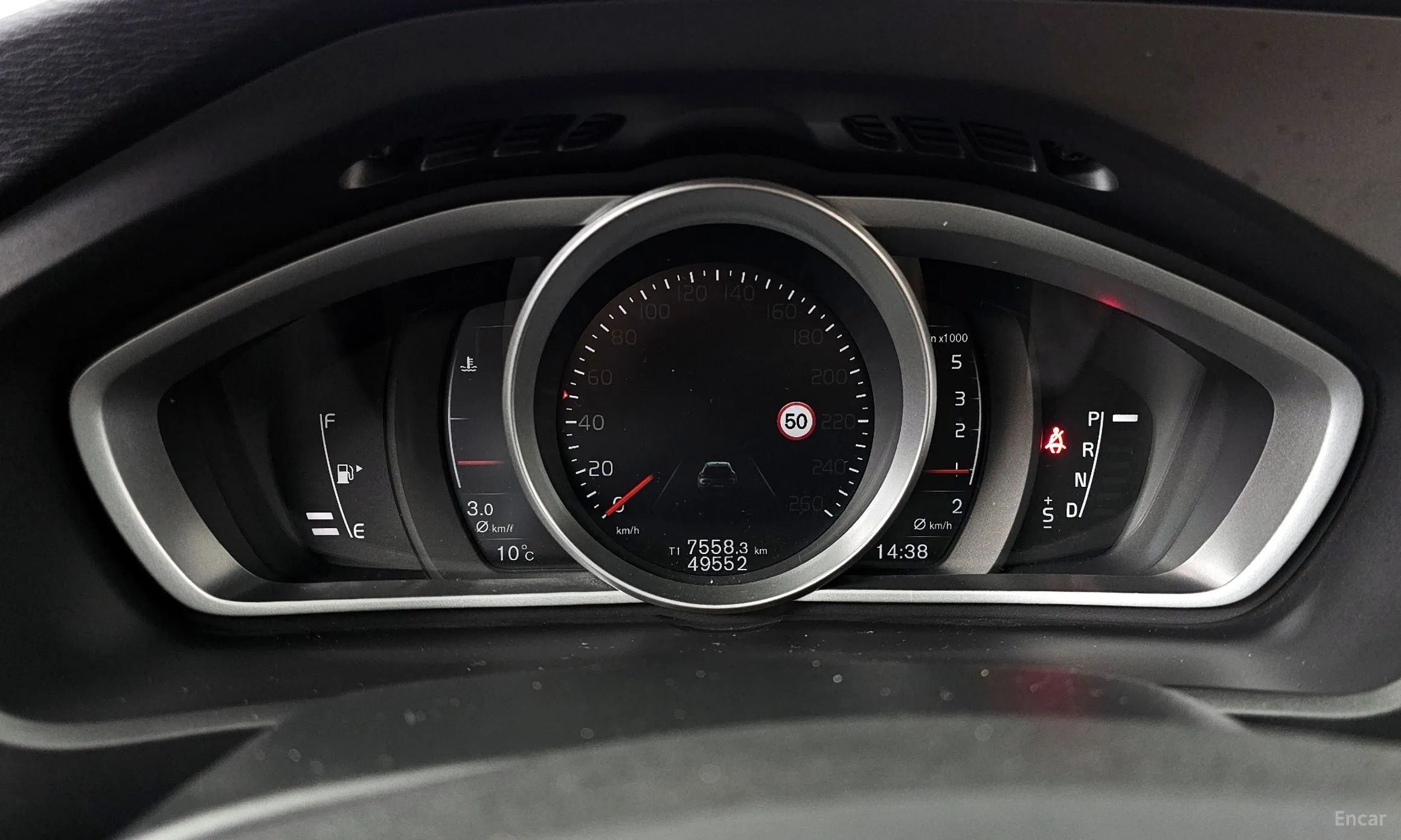 Volvo V40 превью 8