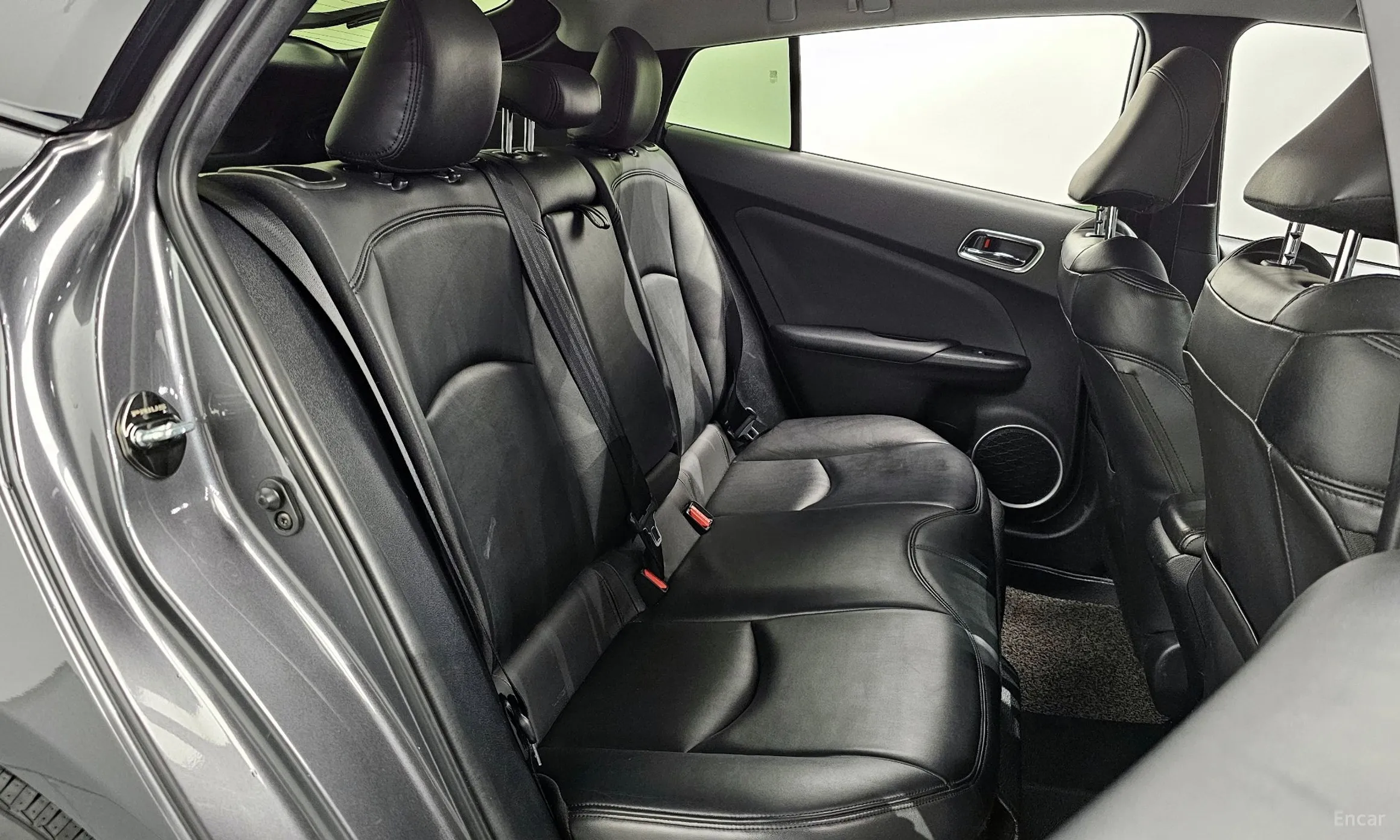 Toyota Prius 4th Generation превью 12