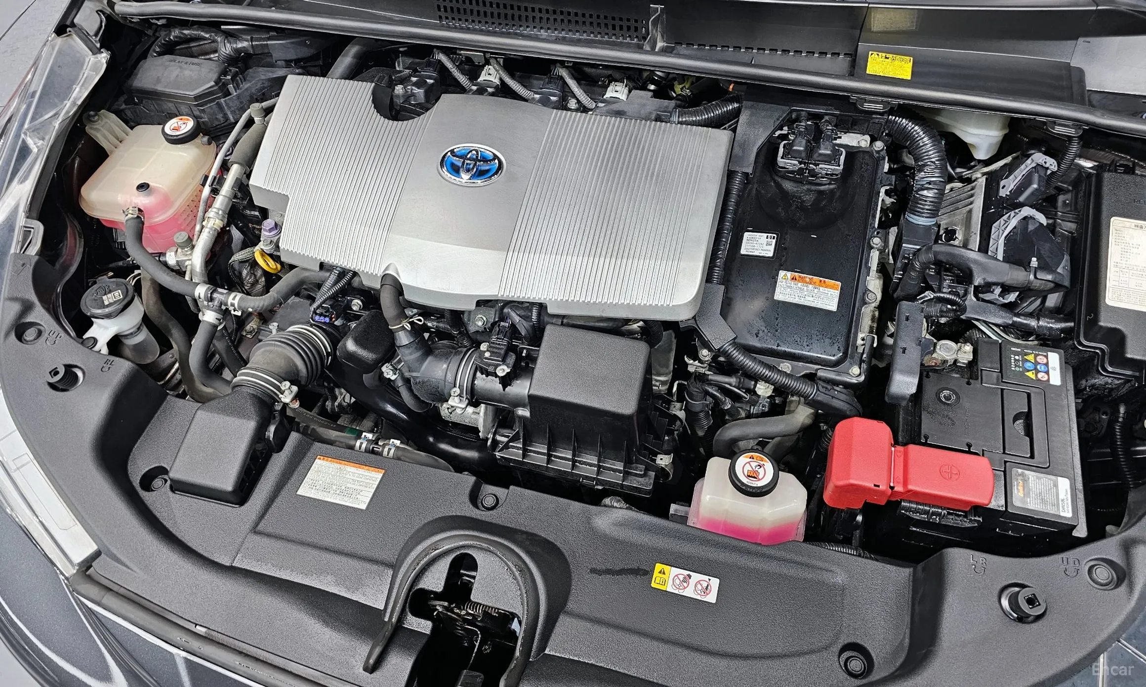 Toyota Prius 4th Generation превью 6