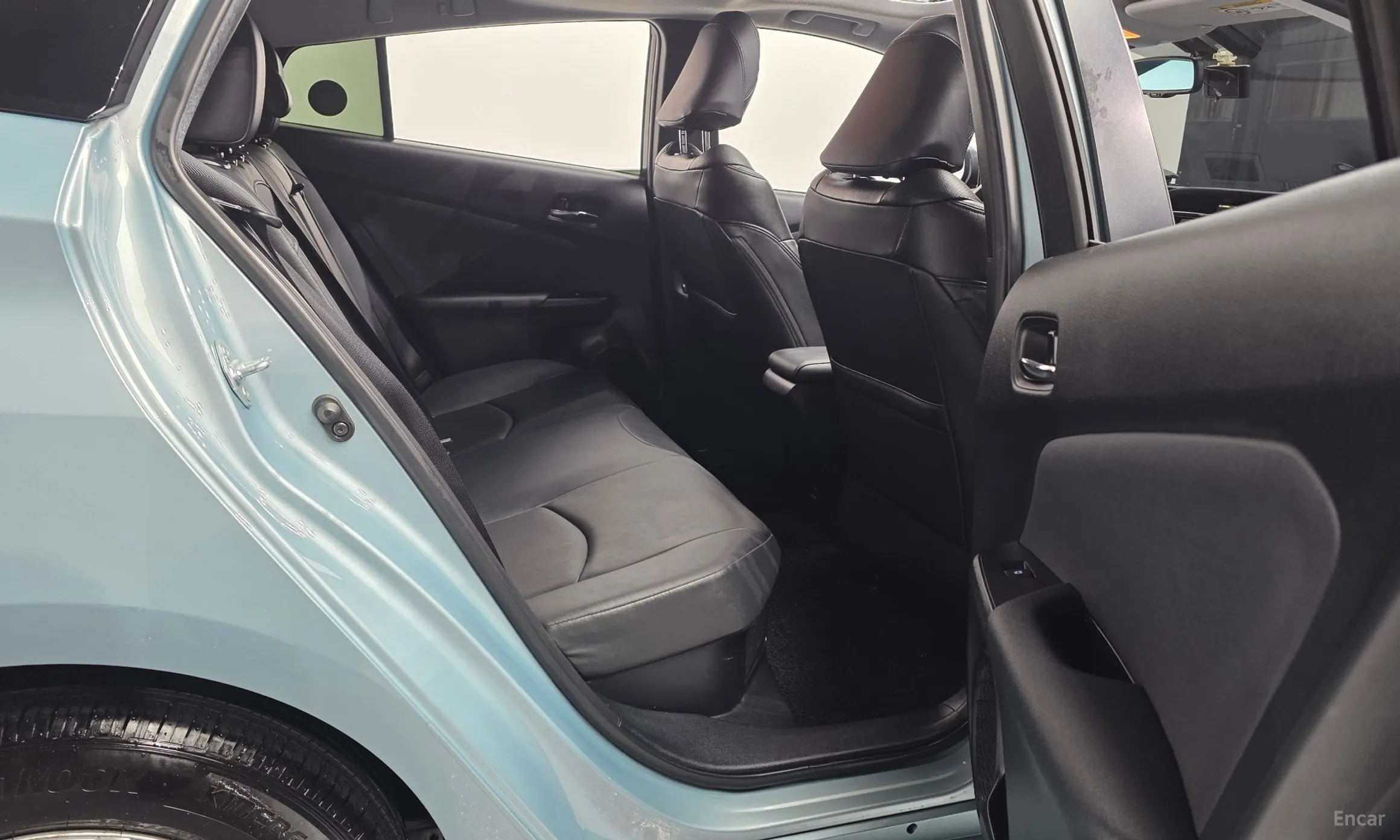 Toyota Prius 4th Generation превью 12