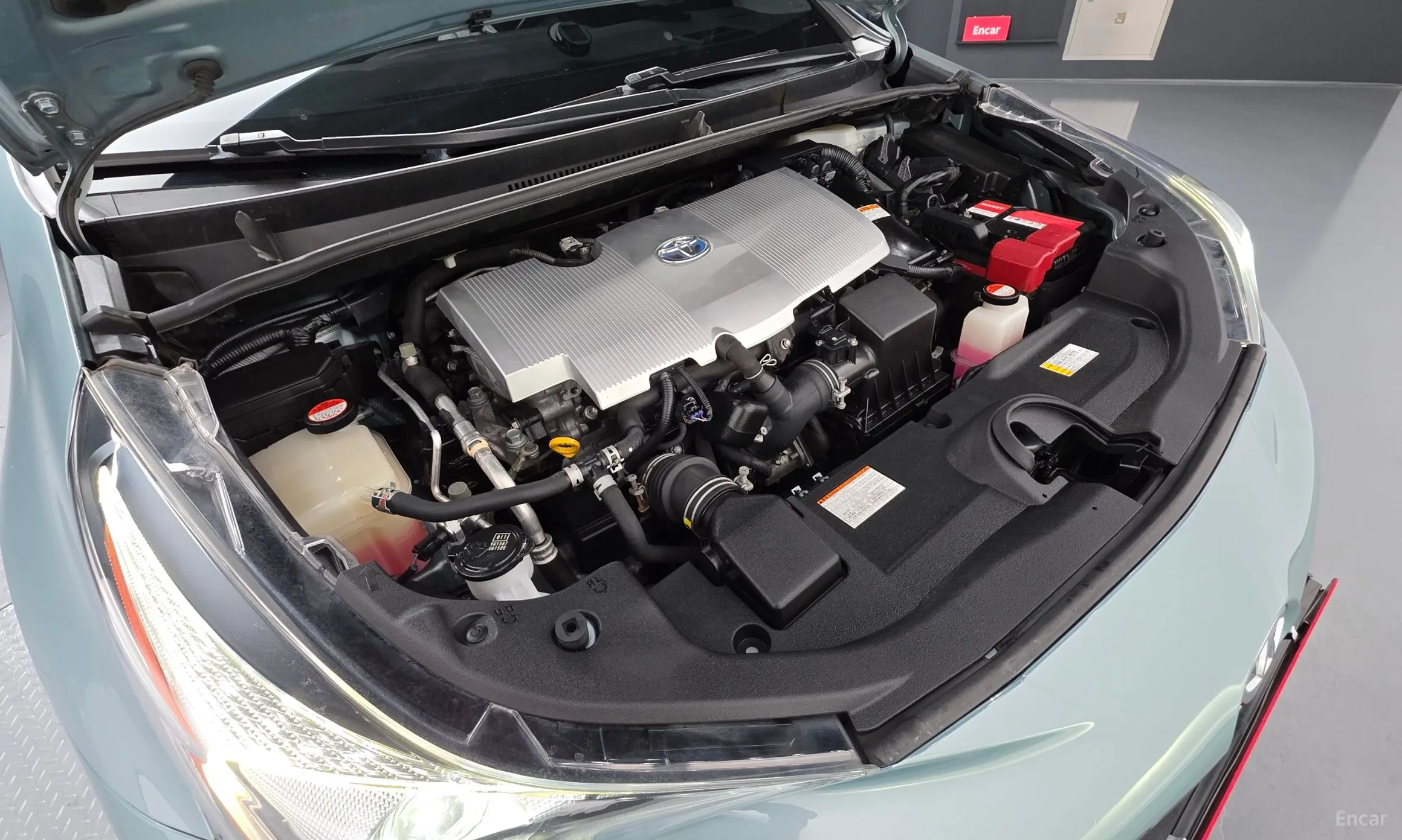 Toyota Prius 4th Generation превью 6