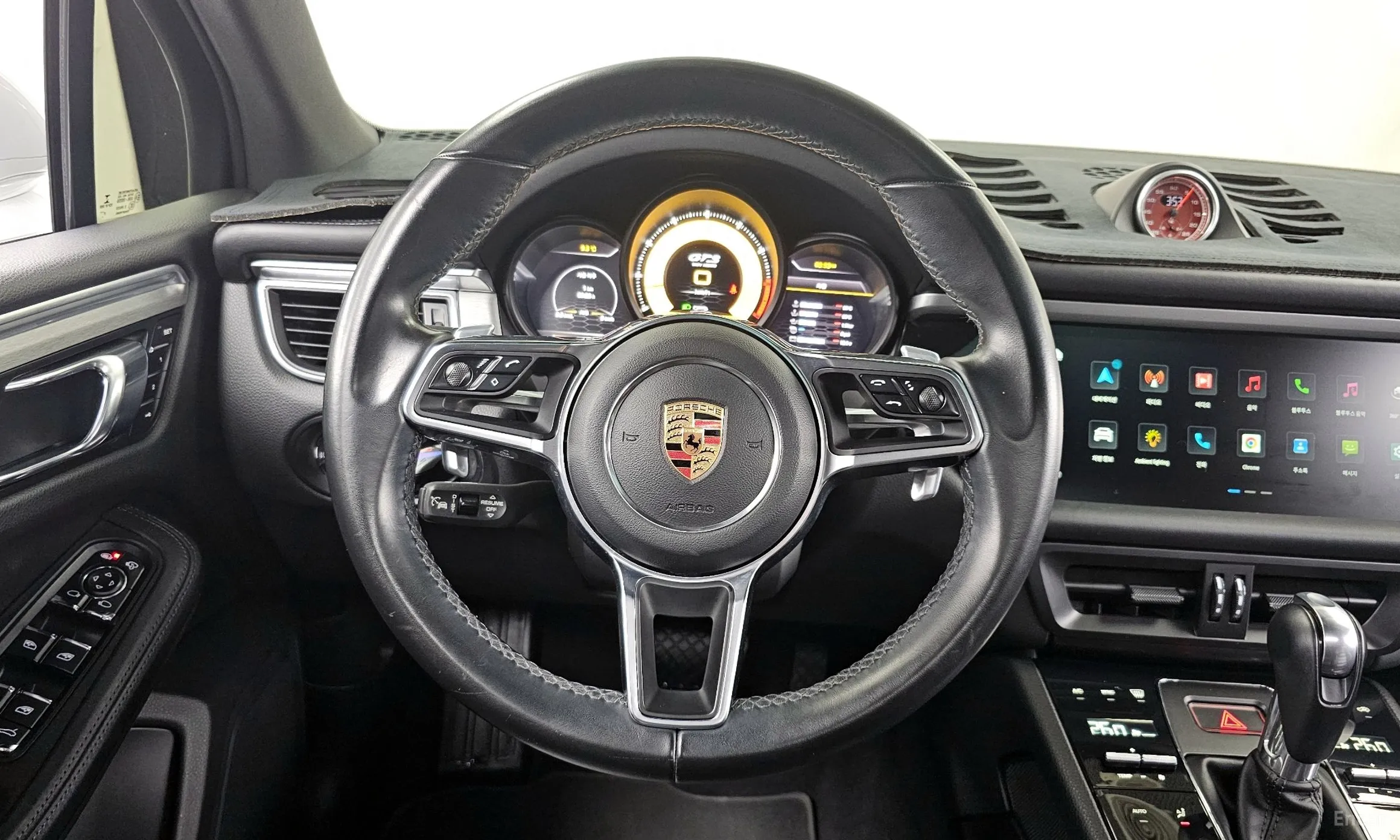 Porsche Macan превью 13