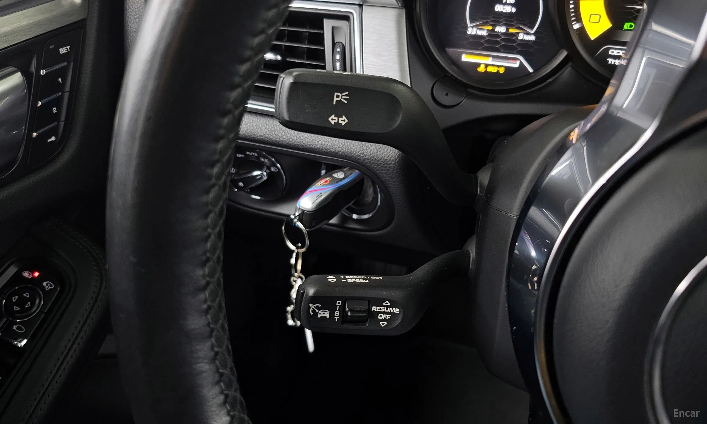 Porsche Macan превью 17