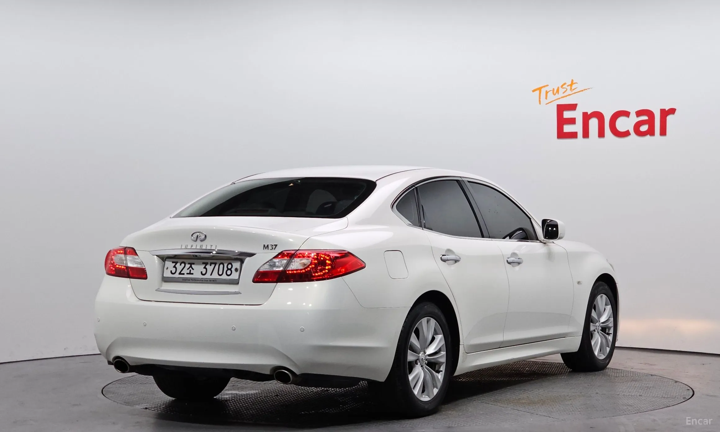 Infiniti M37