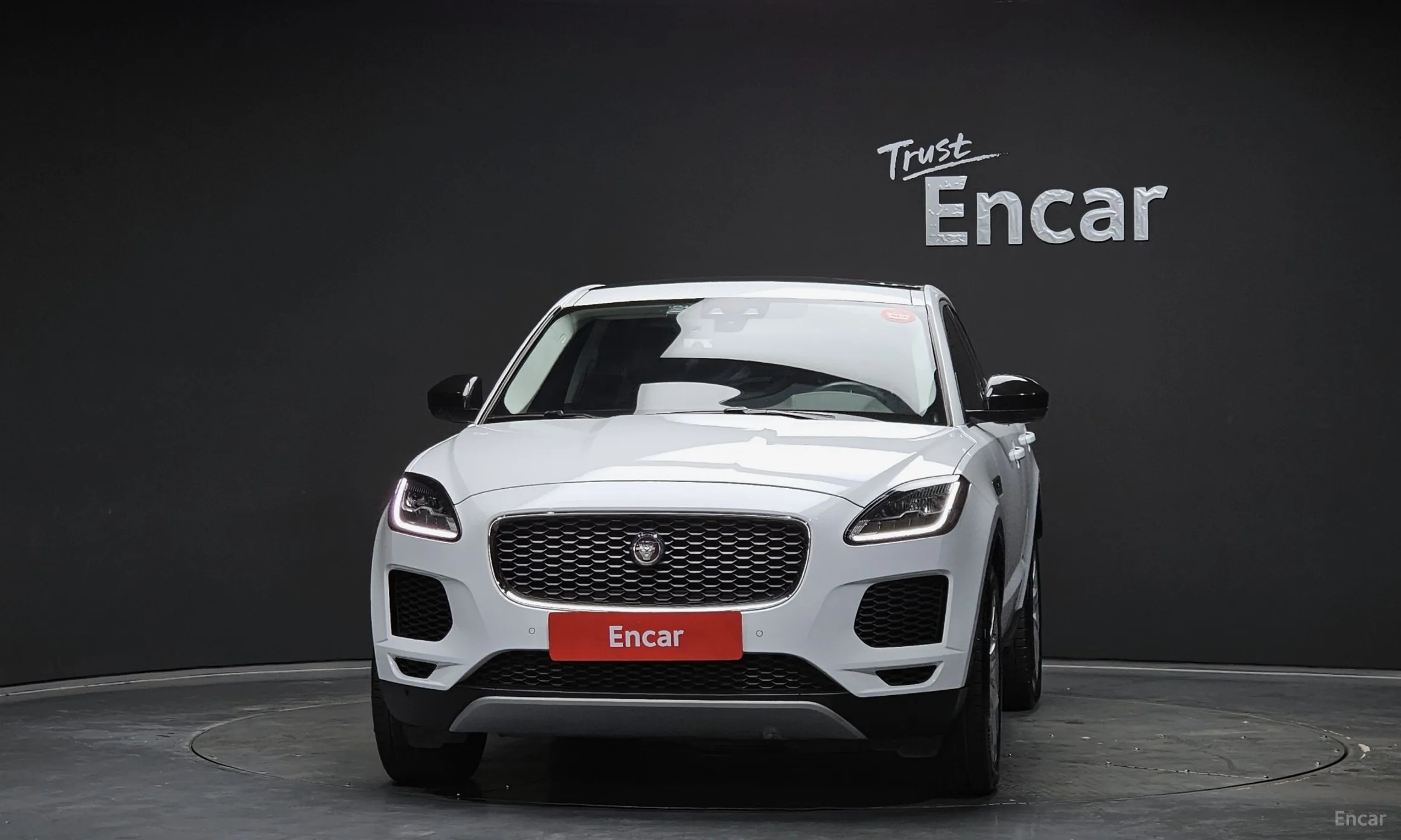 Jaguar E-PACE превью 3